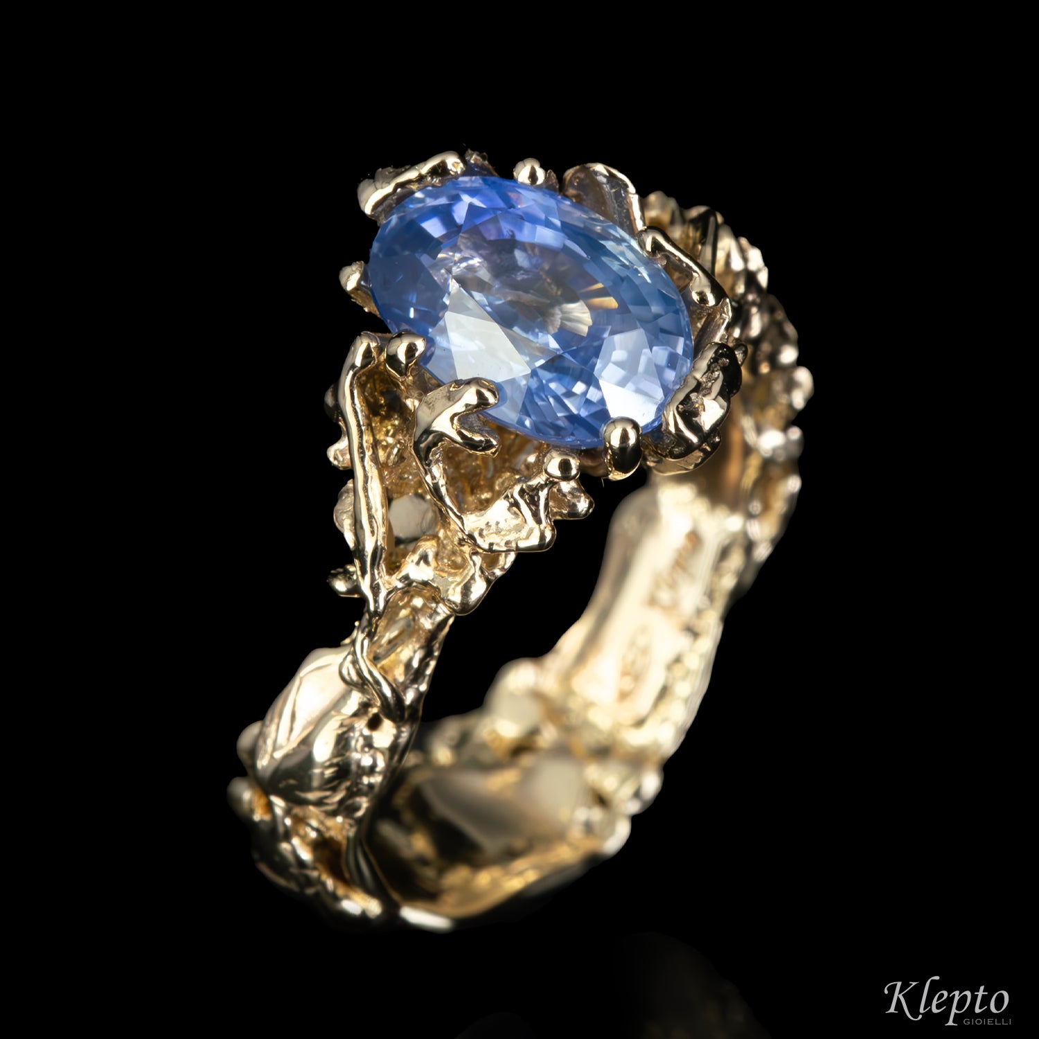 Natural white gold ring with blue sapphire