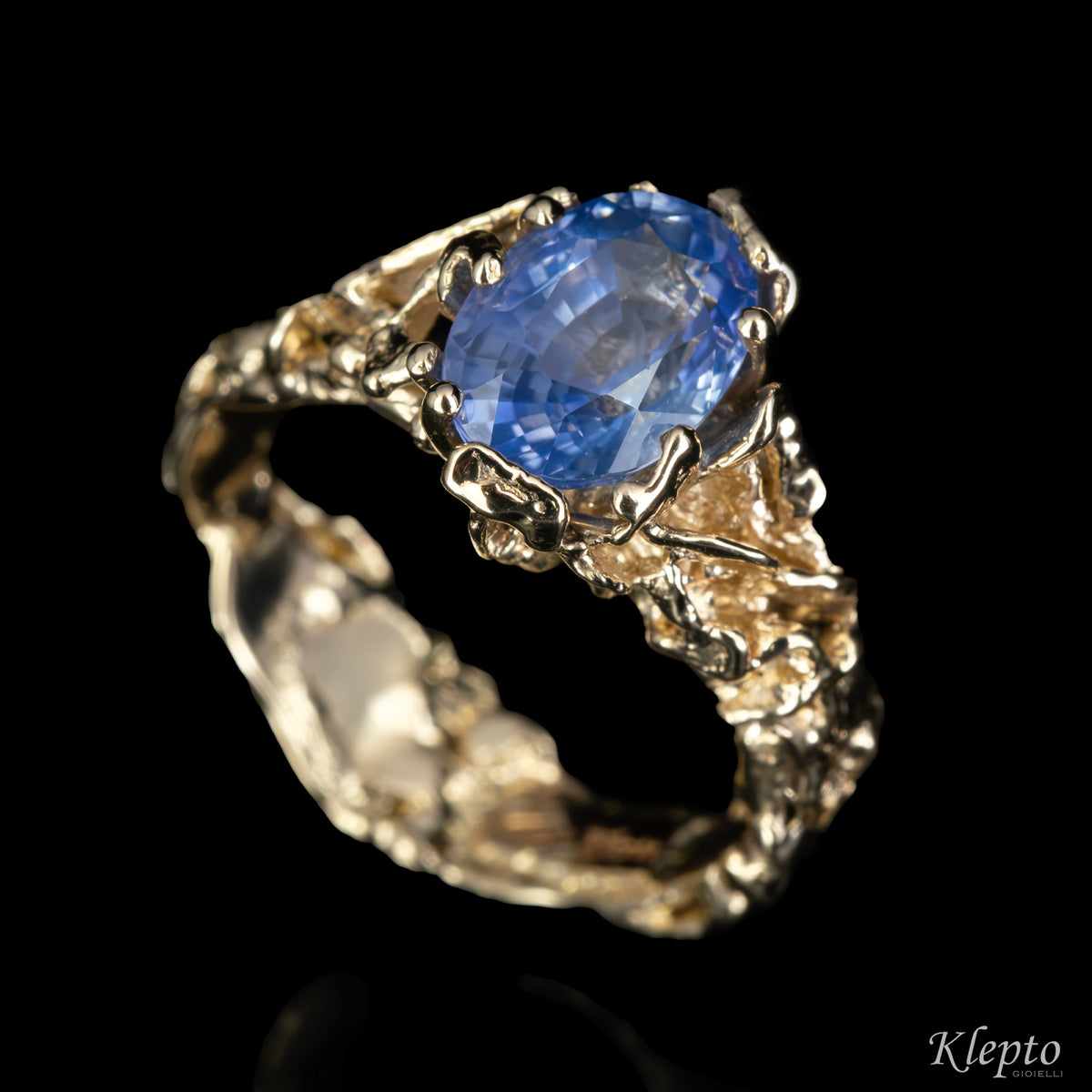 Natural white gold ring with blue sapphire