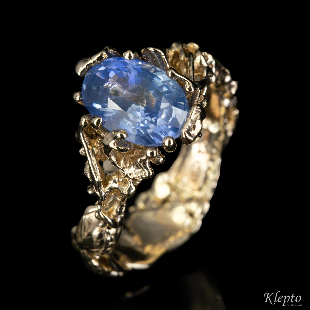 Natural white gold ring with blue sapphire