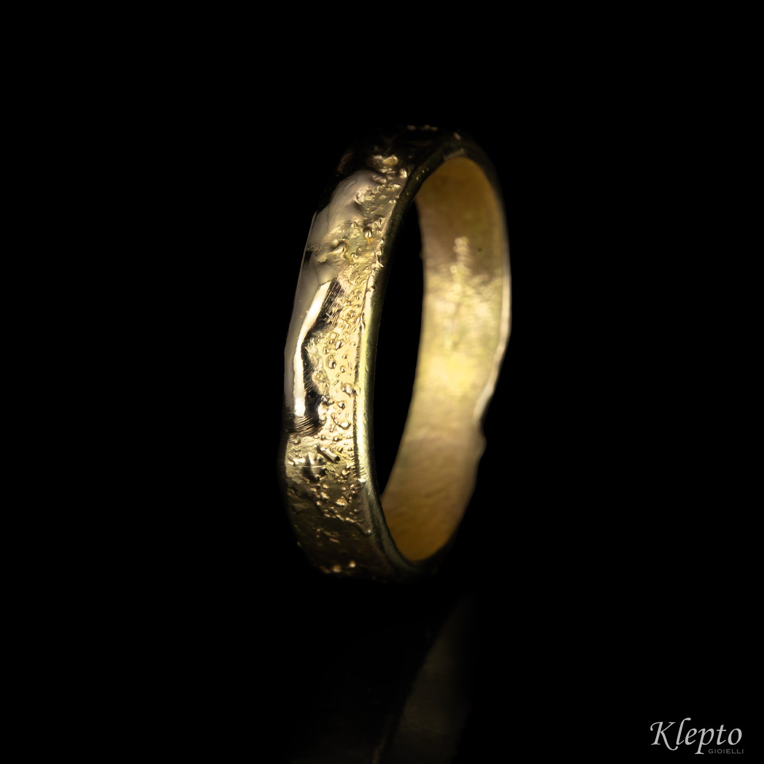 Yellow gold ring "Materia"