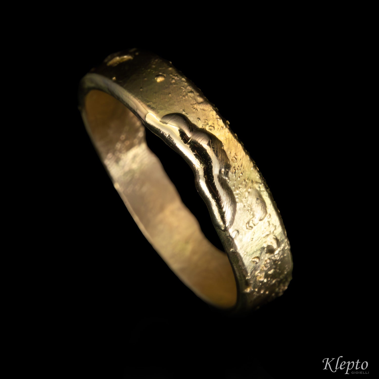 Yellow gold ring "Materia"