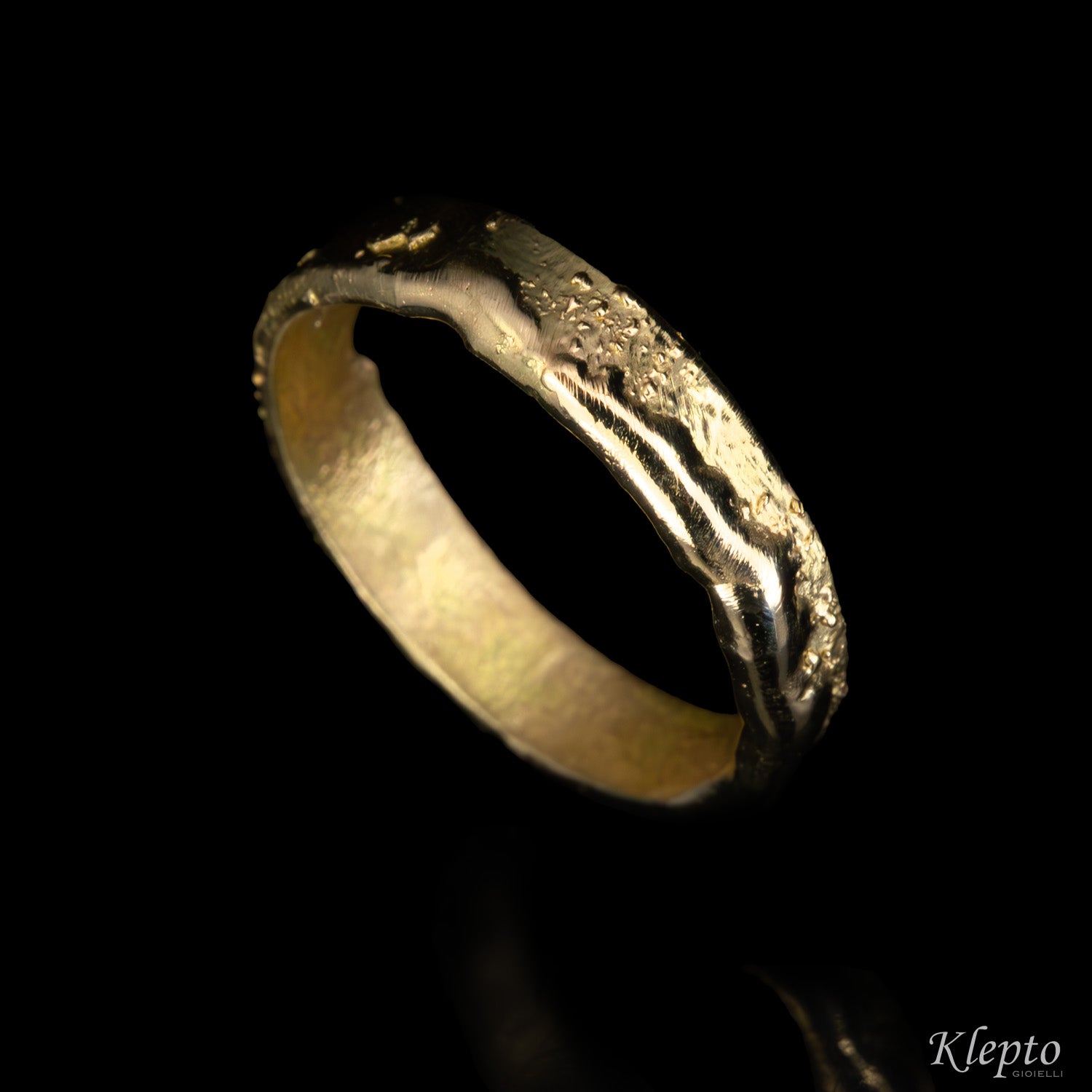 Yellow gold ring "Materia"