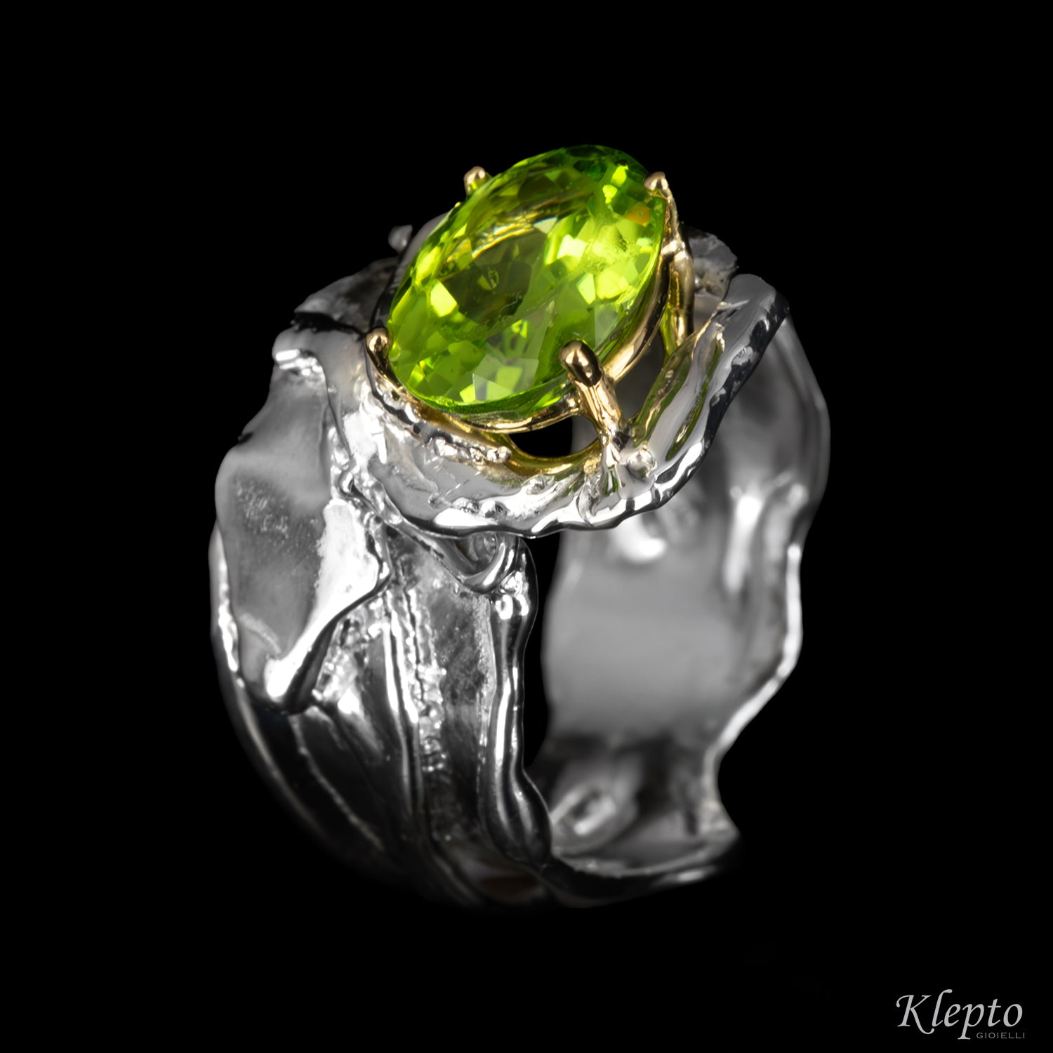 Silver Ring Silnova® with Peridot and yellow gold details