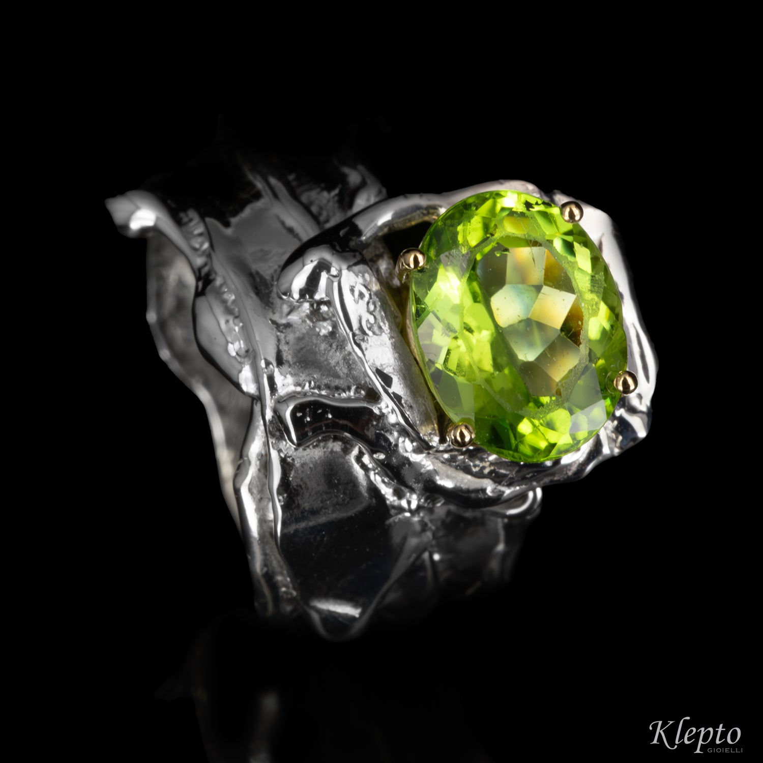 Silver Ring Silnova® with Peridot and yellow gold details