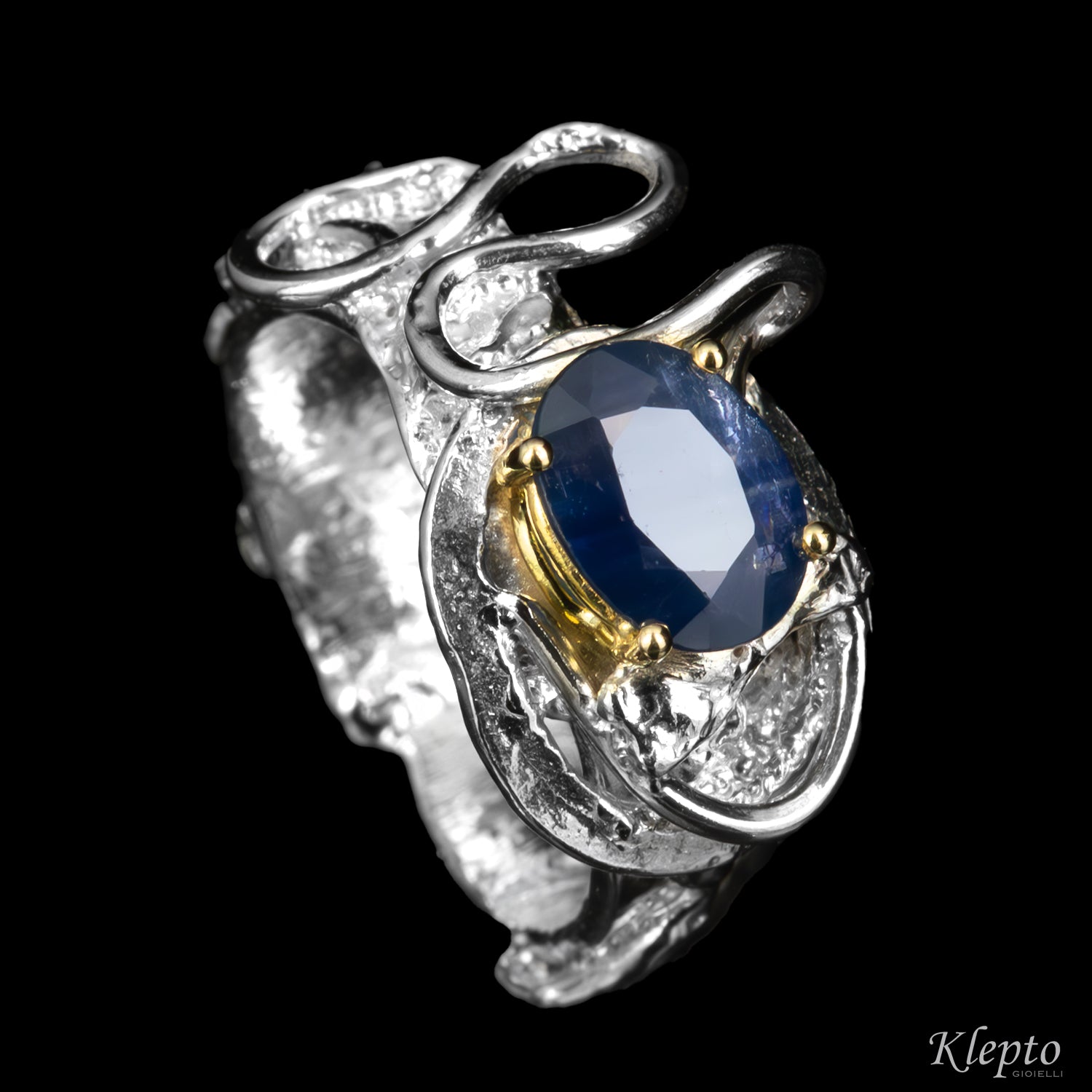 Silver ring Silnova with blue sapphire and yellow gold details