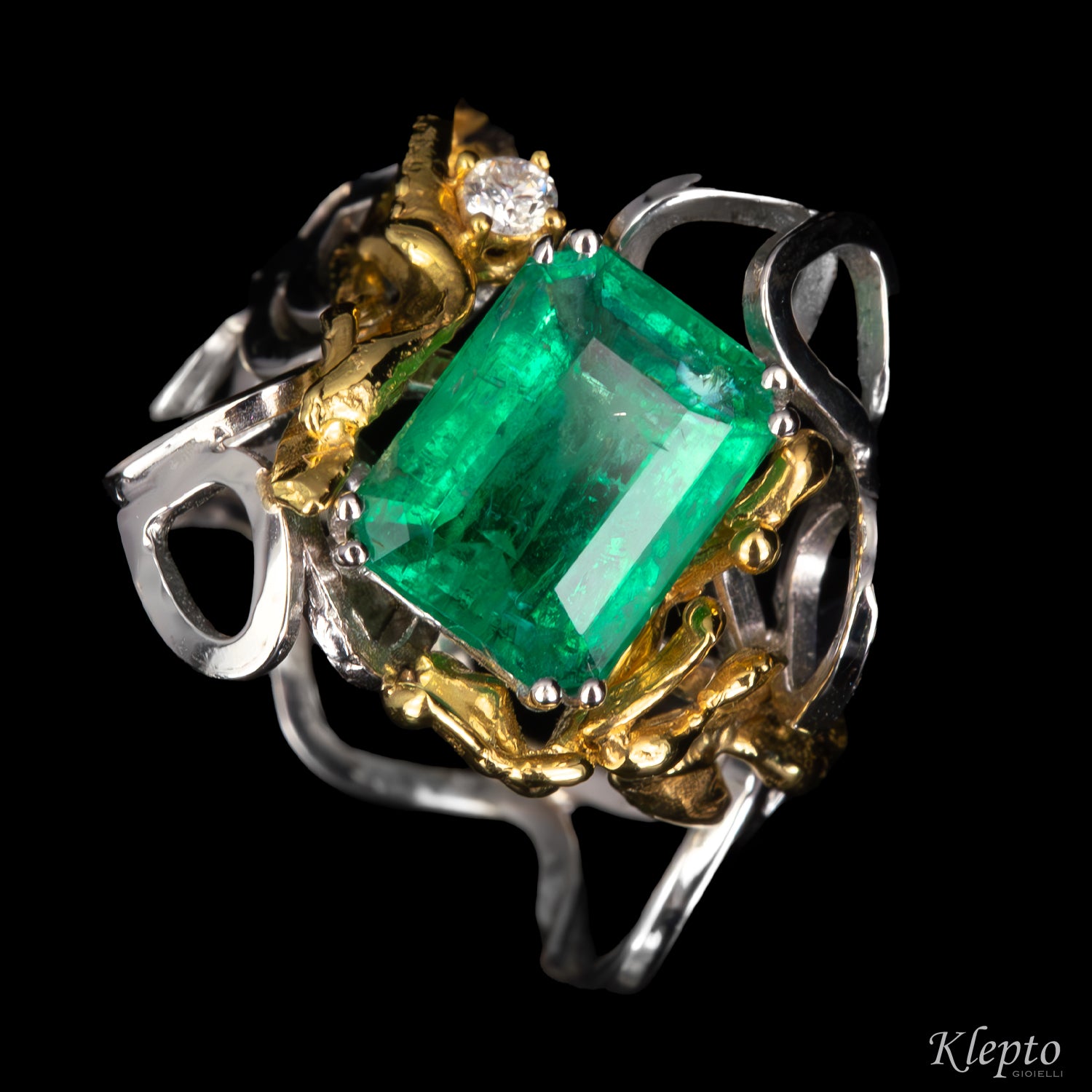 White gold ring with Emerald, Diamond, and yellow gold details