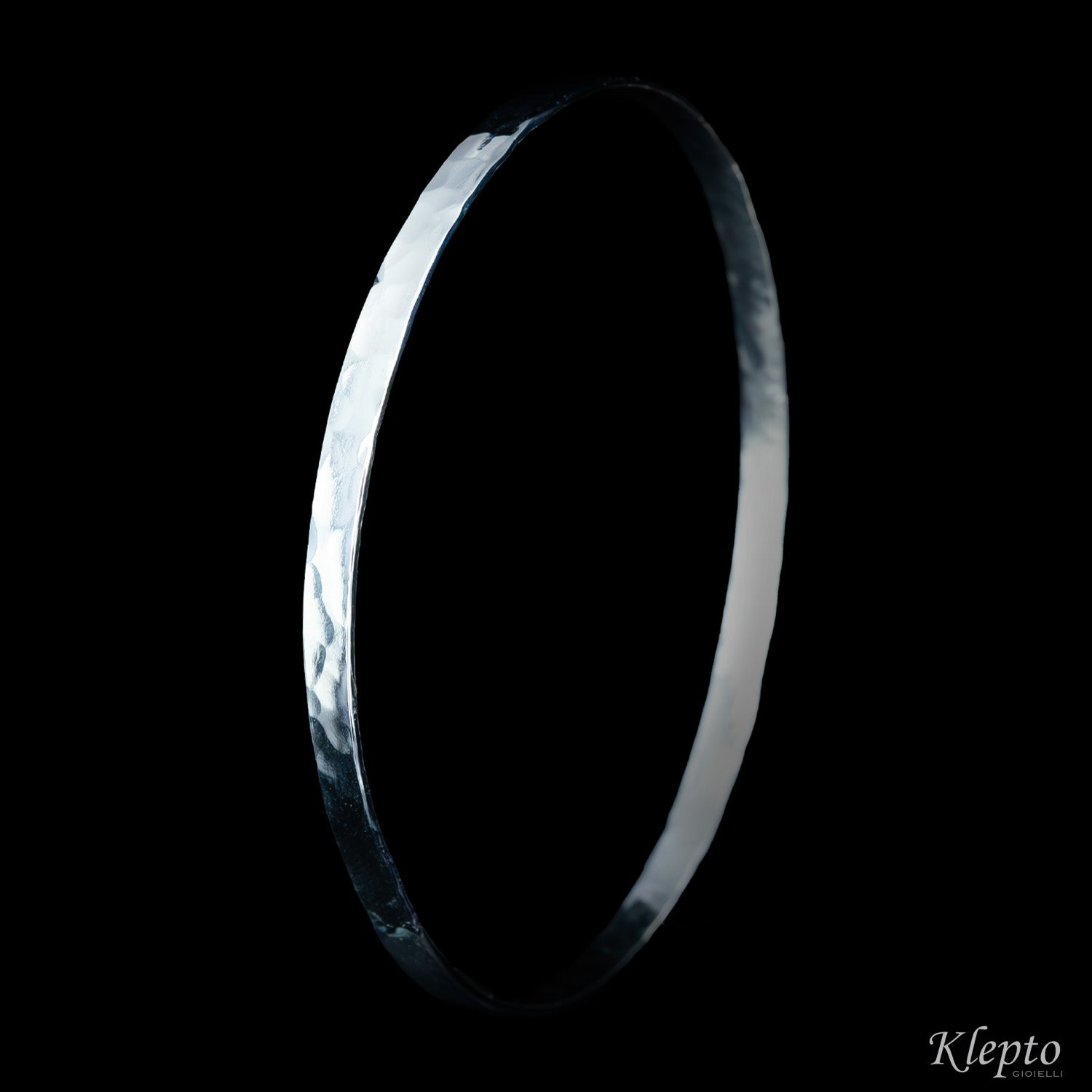 Rigid white gold bracelet