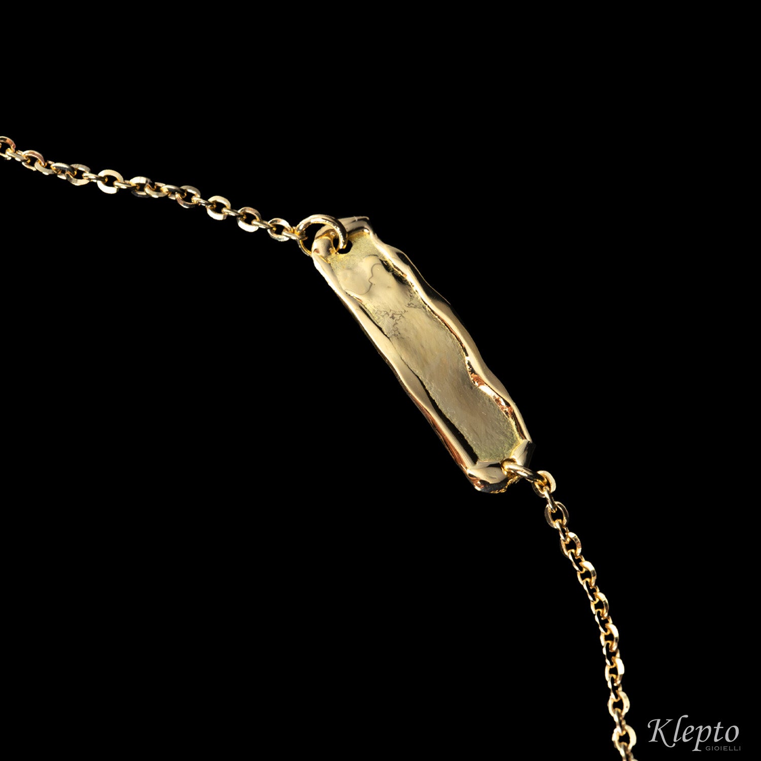 Gold bracelet with customizable cast plate
