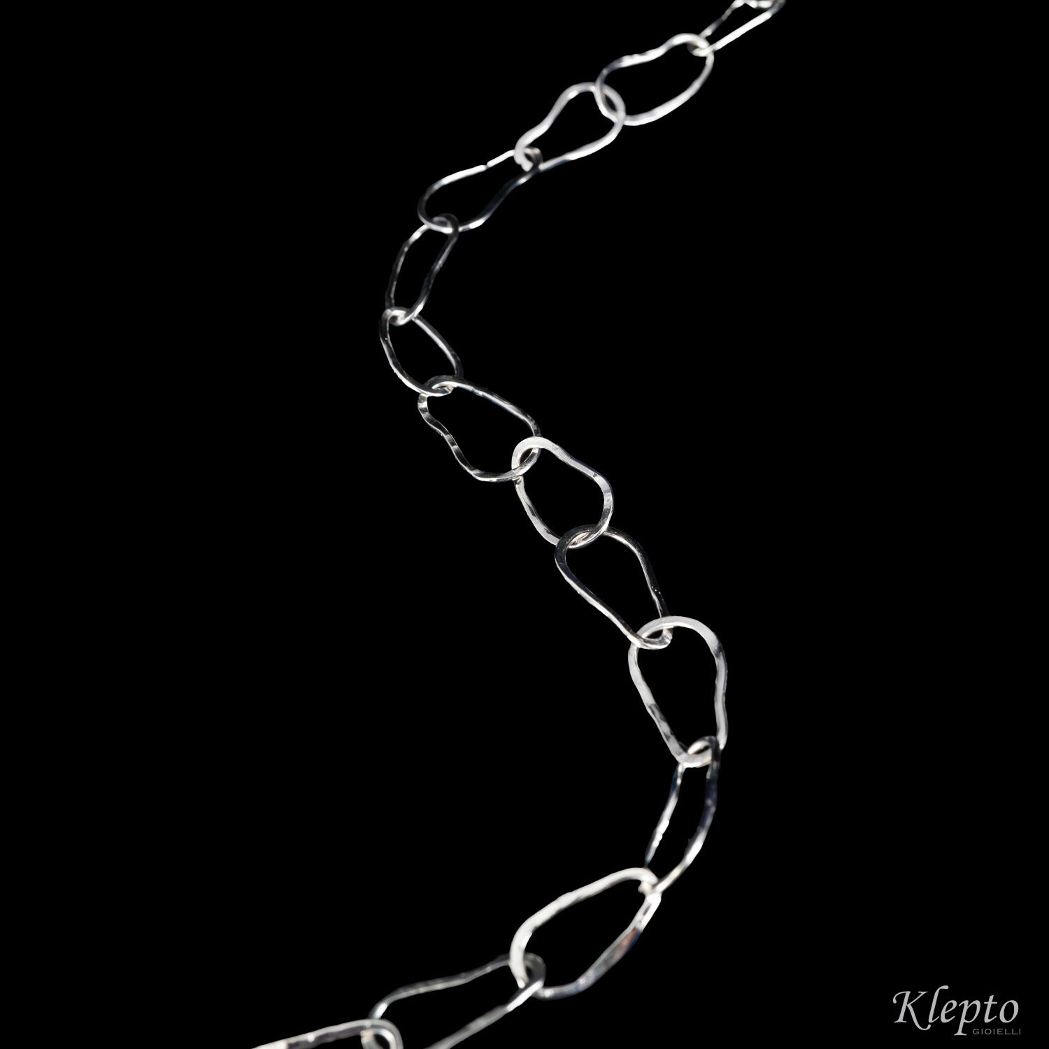 White gold bracelet with oval rings