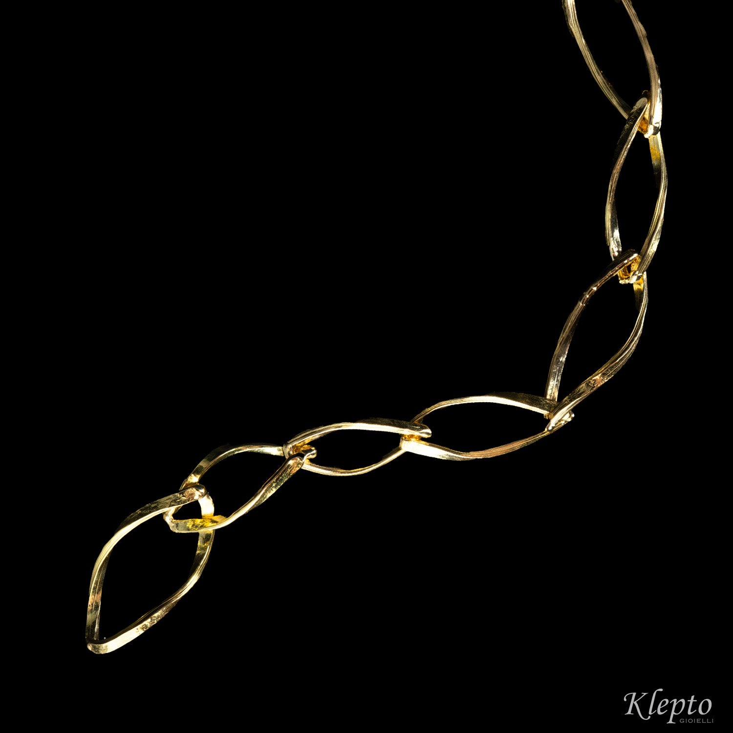 Yellow gold bracelet with oval links