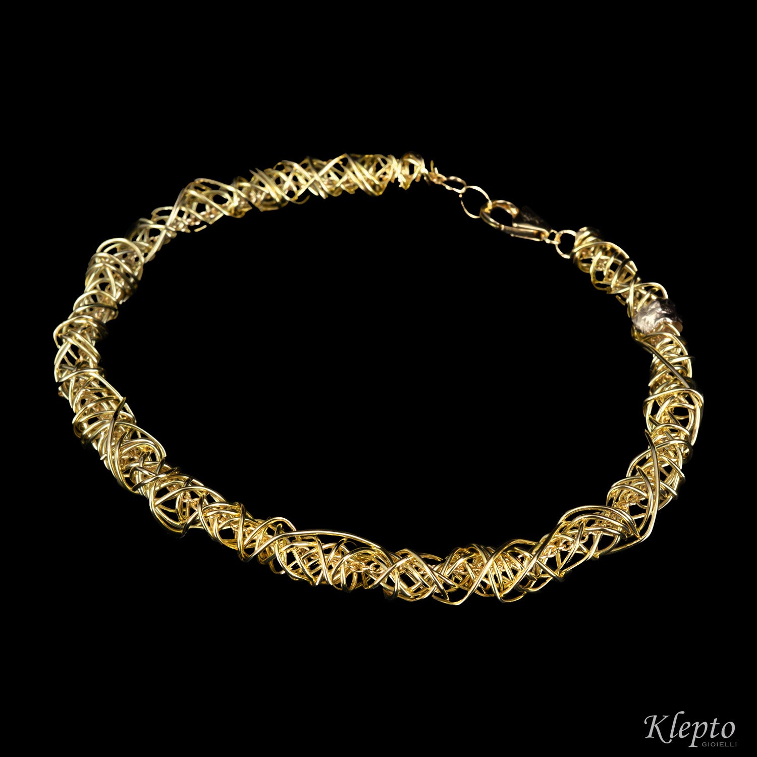 Yellow gold wire bracelet