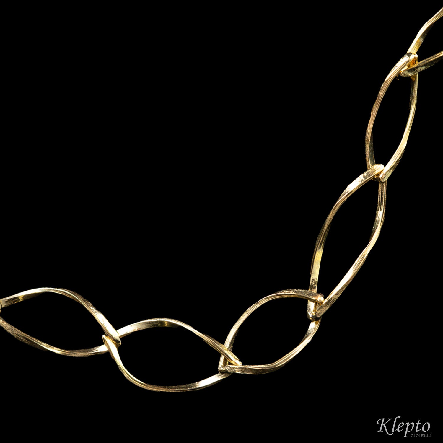 Yellow gold bracelet with oval links