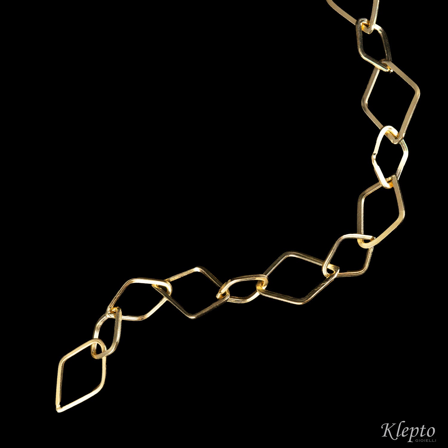 Yellow gold bracelet with rhomboid links