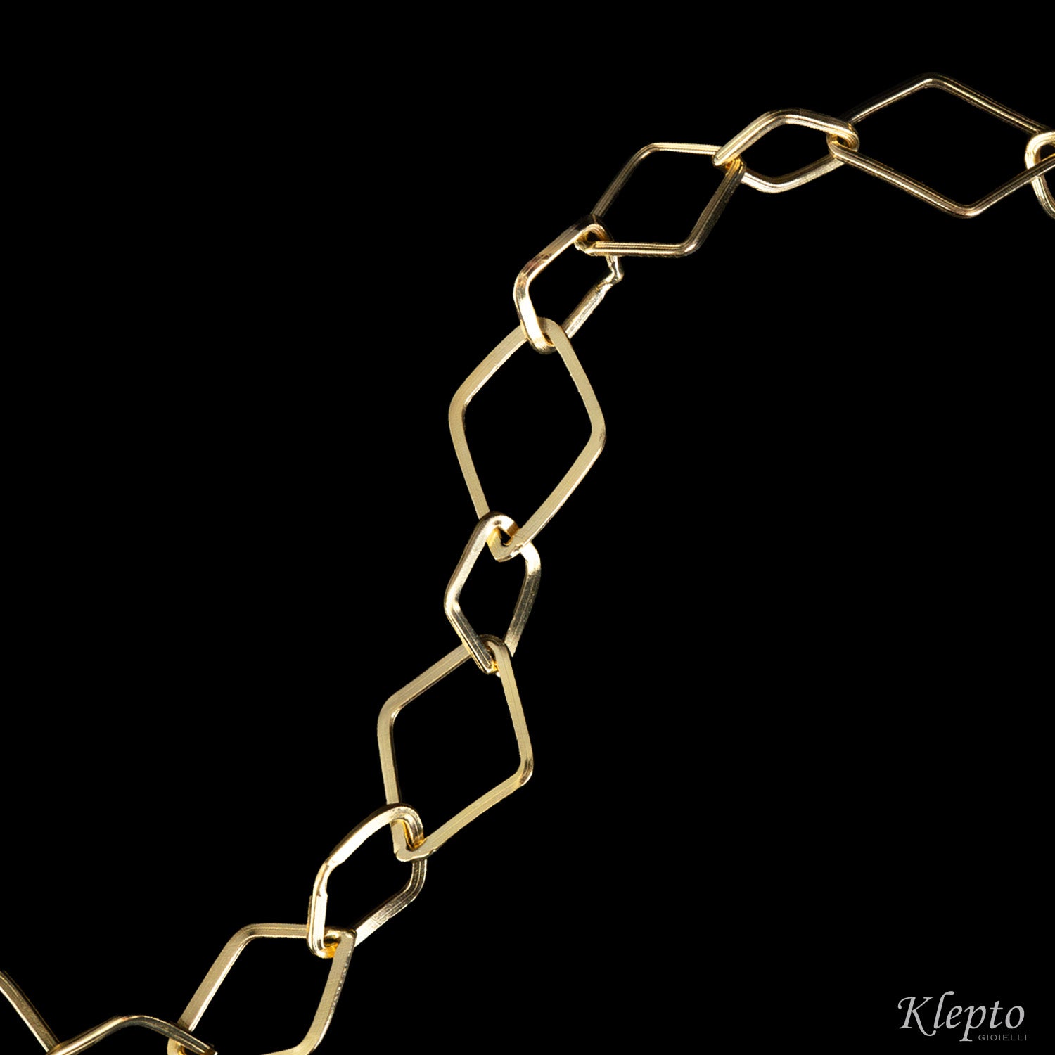 Yellow gold bracelet with rhomboid links