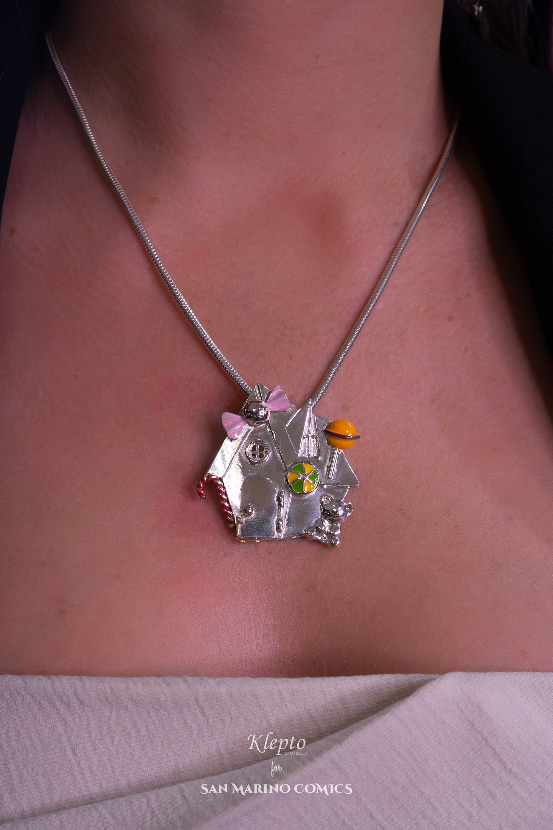 Silver Pendant Silnova "The Gingerbread House" with enameled details and yellow gold
