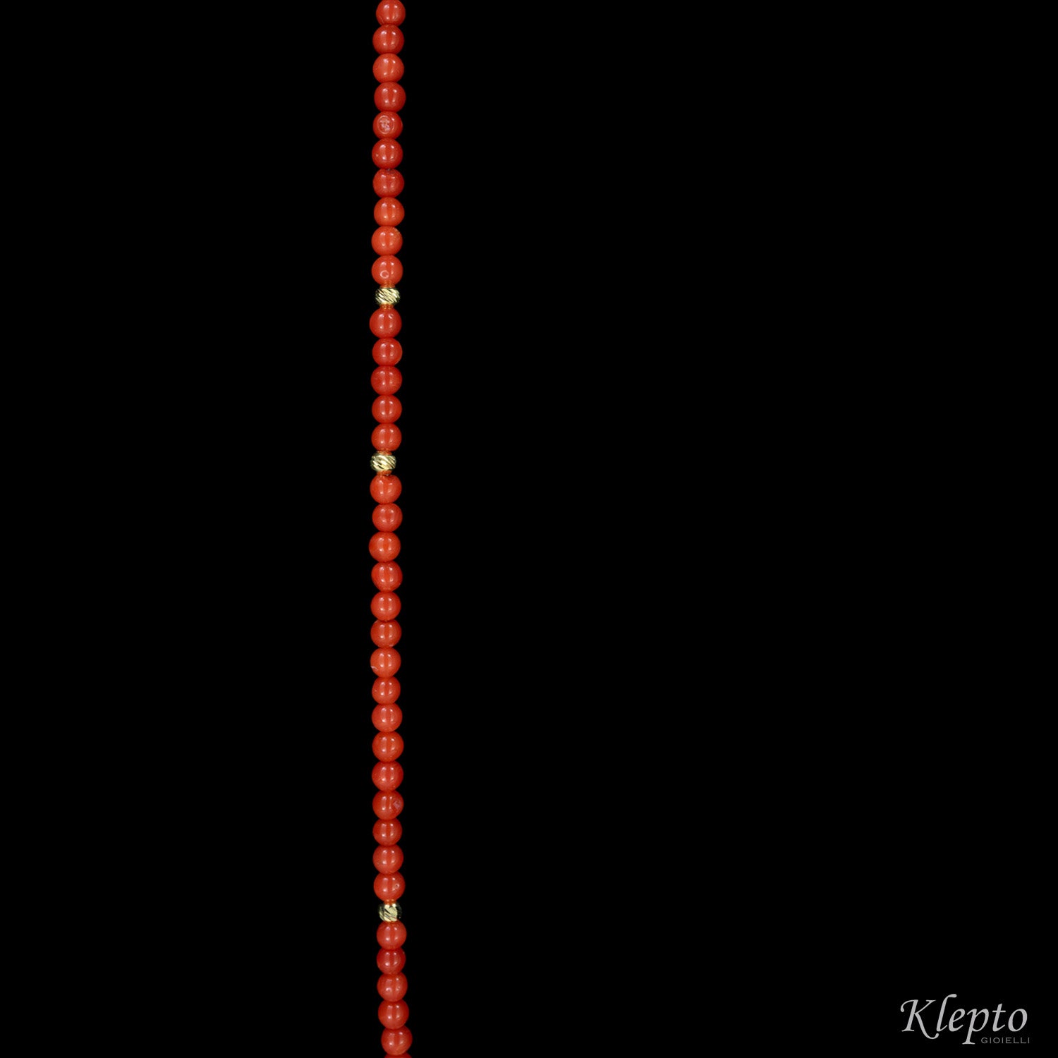 Long yellow gold necklace with coral
