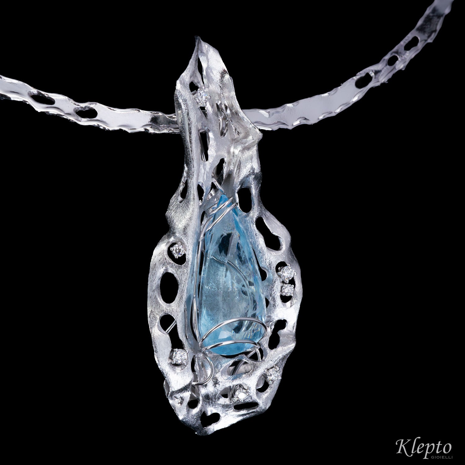 "Idrasil" white gold necklace with Aquamarine and Diamonds