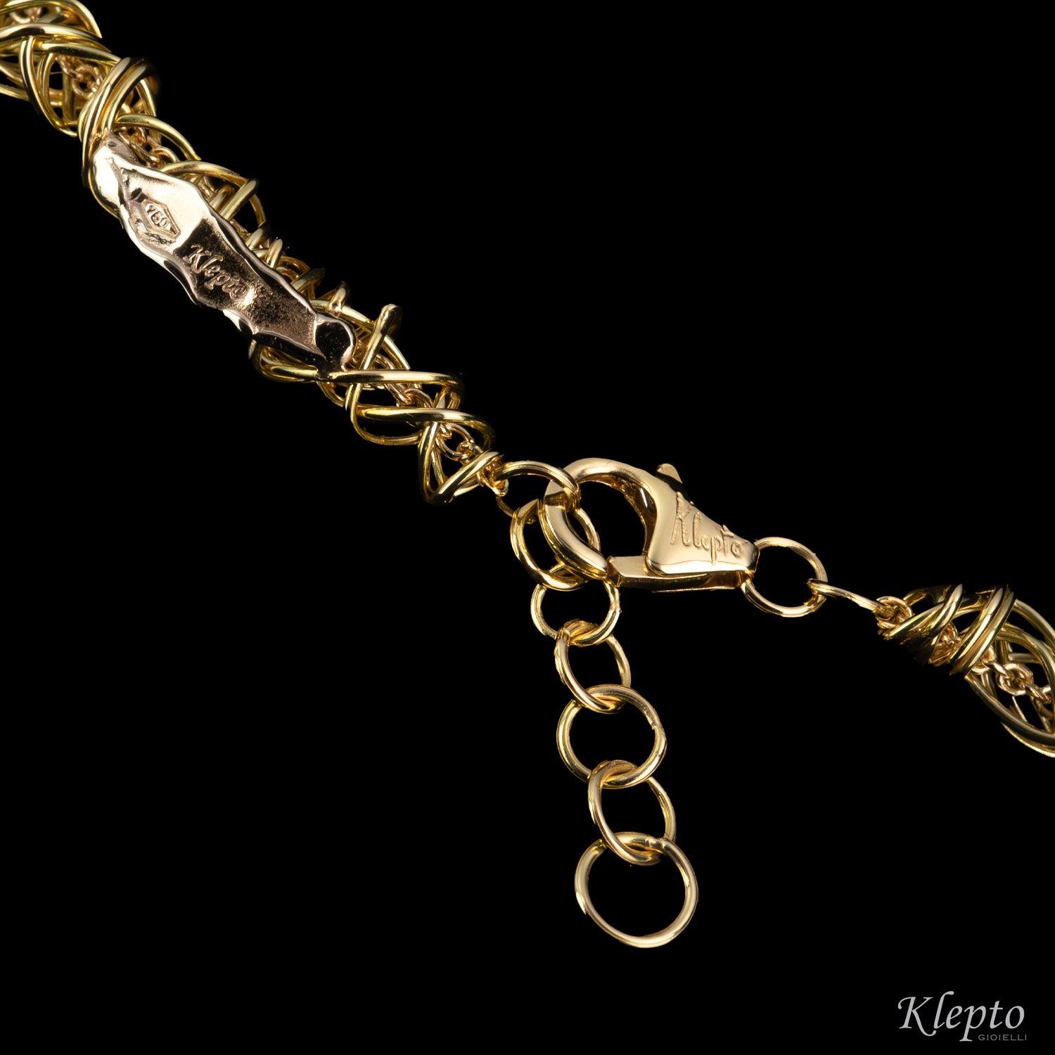 Yellow gold wire necklace