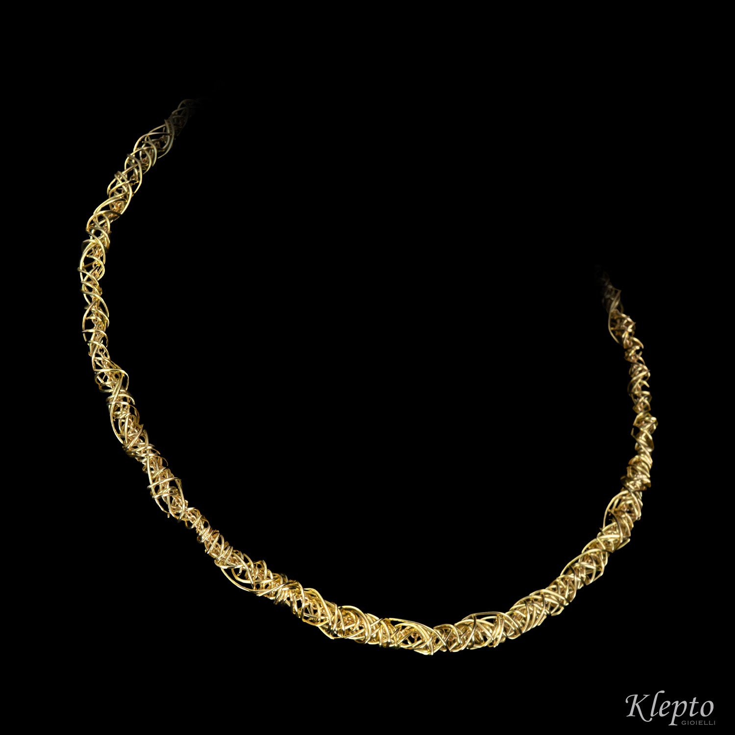 Yellow gold wire necklace