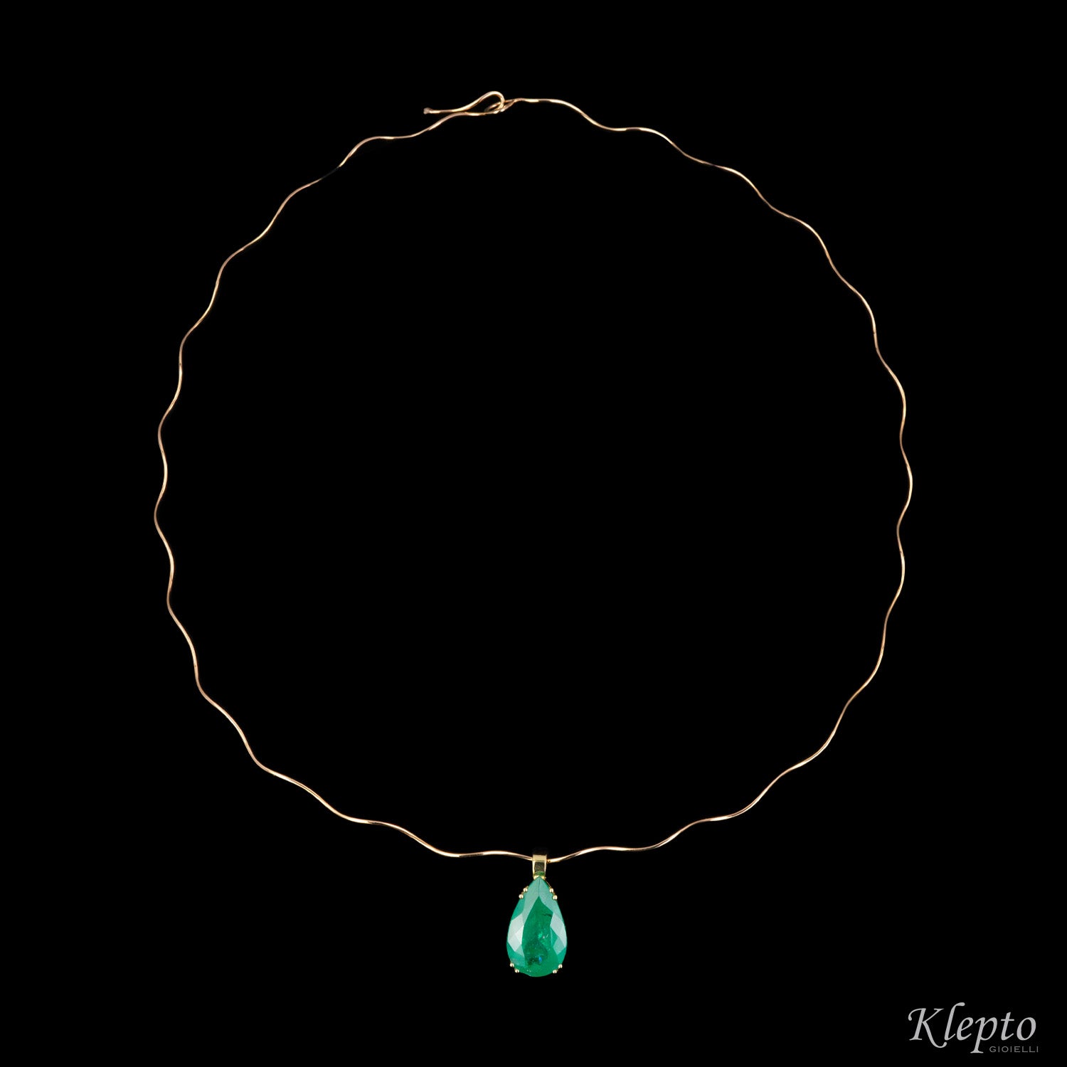 Yellow gold necklace with pear-cut emerald