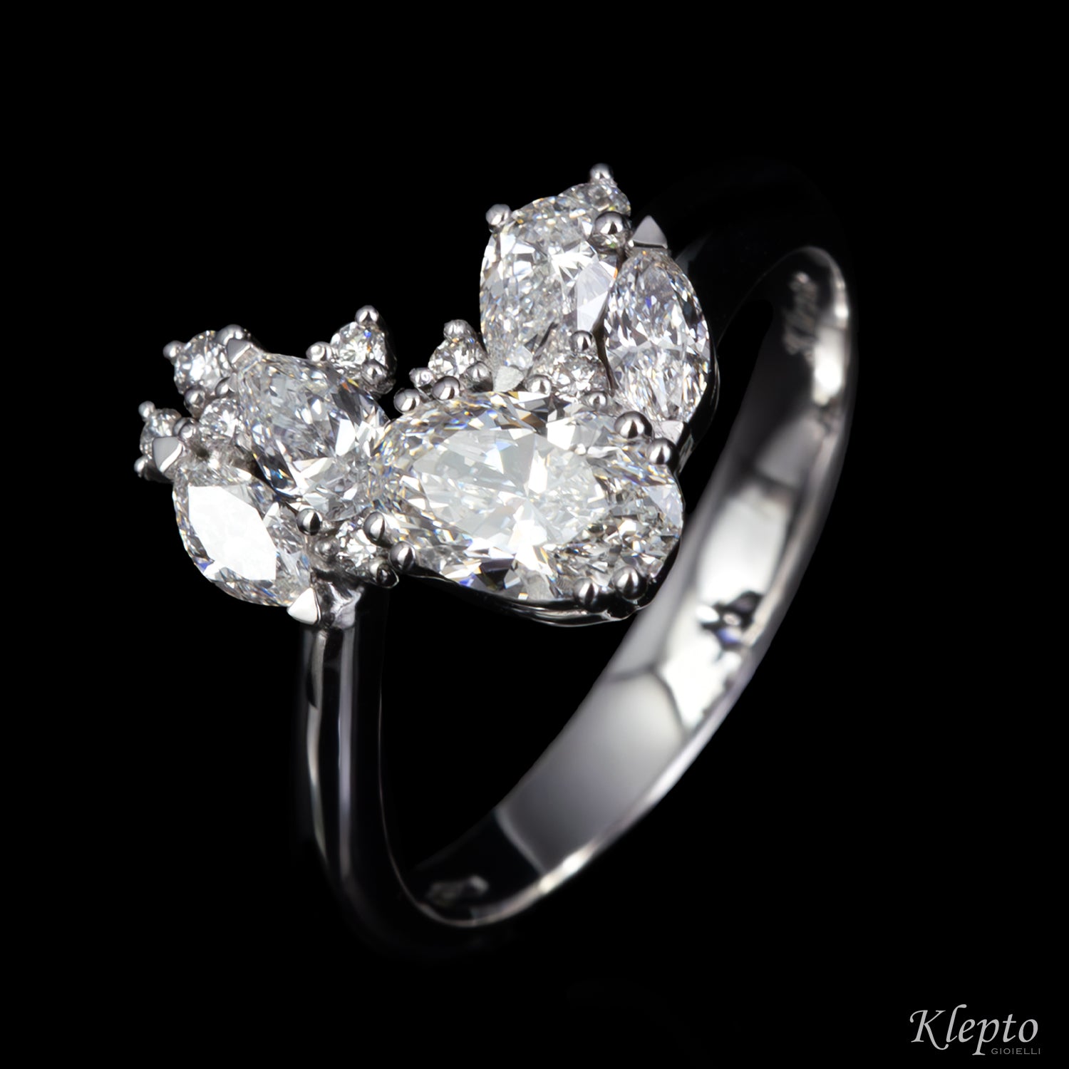 Classic ring by Klepto contrarié in white gold with Diamonds