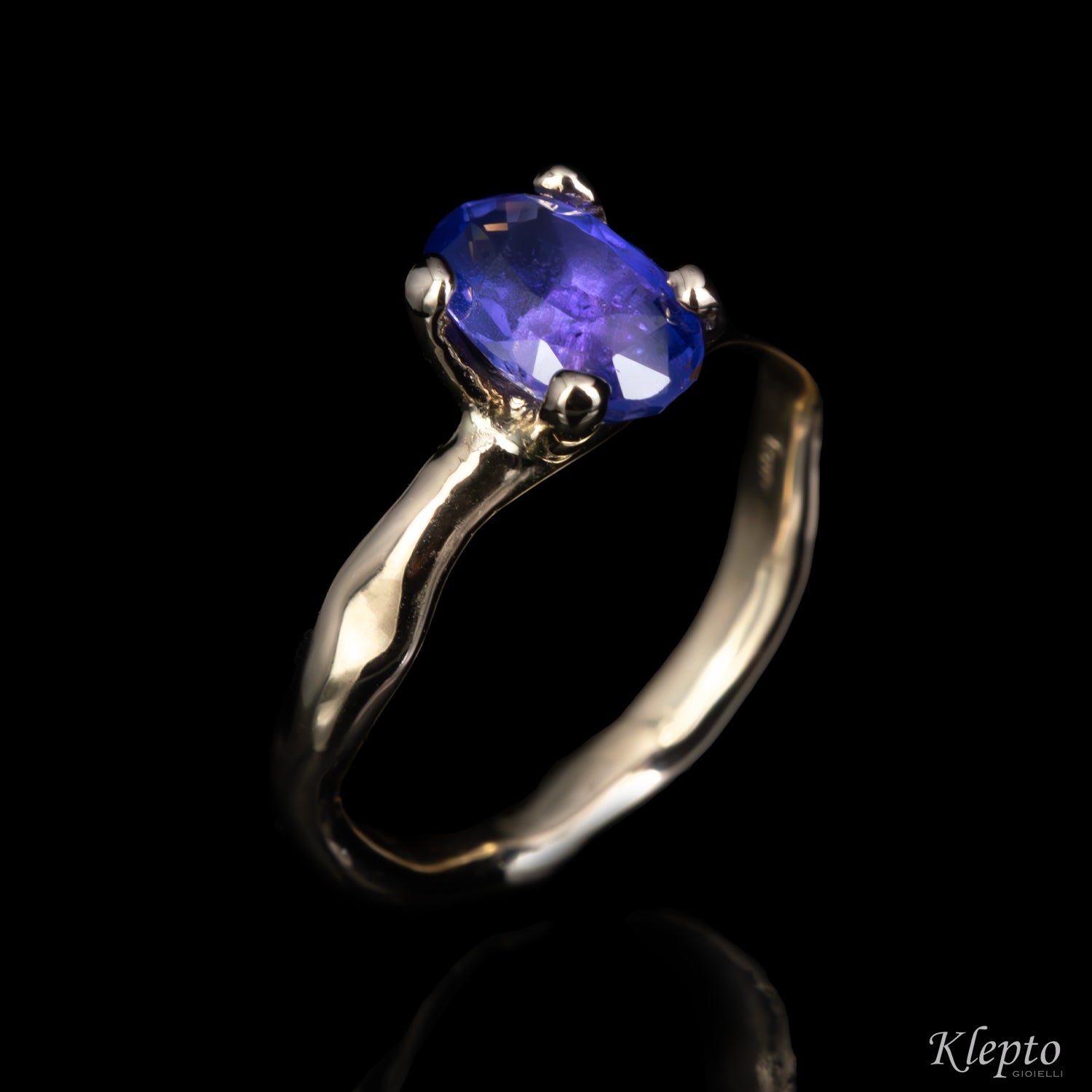 Natural white gold ring "Divenire" with blue sapphire