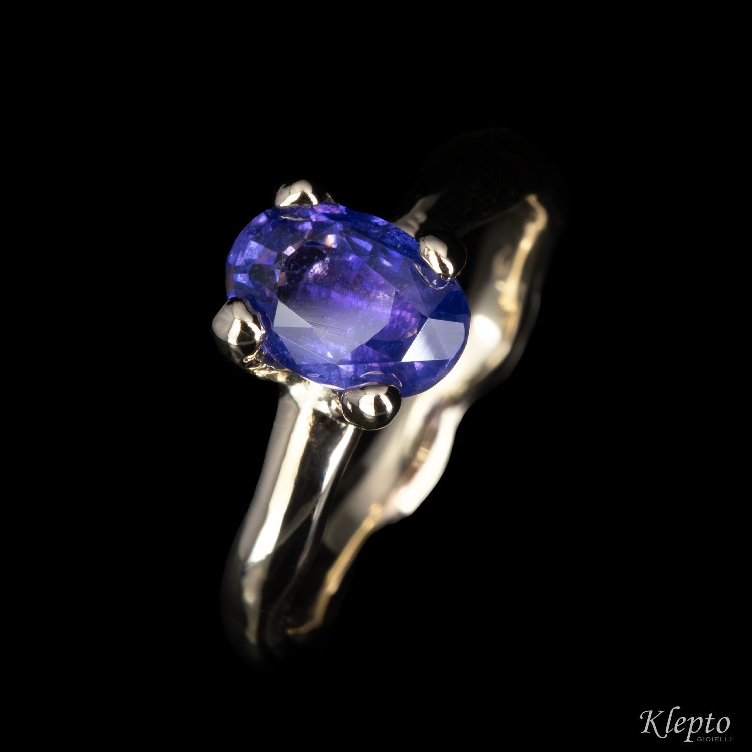 Natural white gold ring "Divenire" with blue sapphire