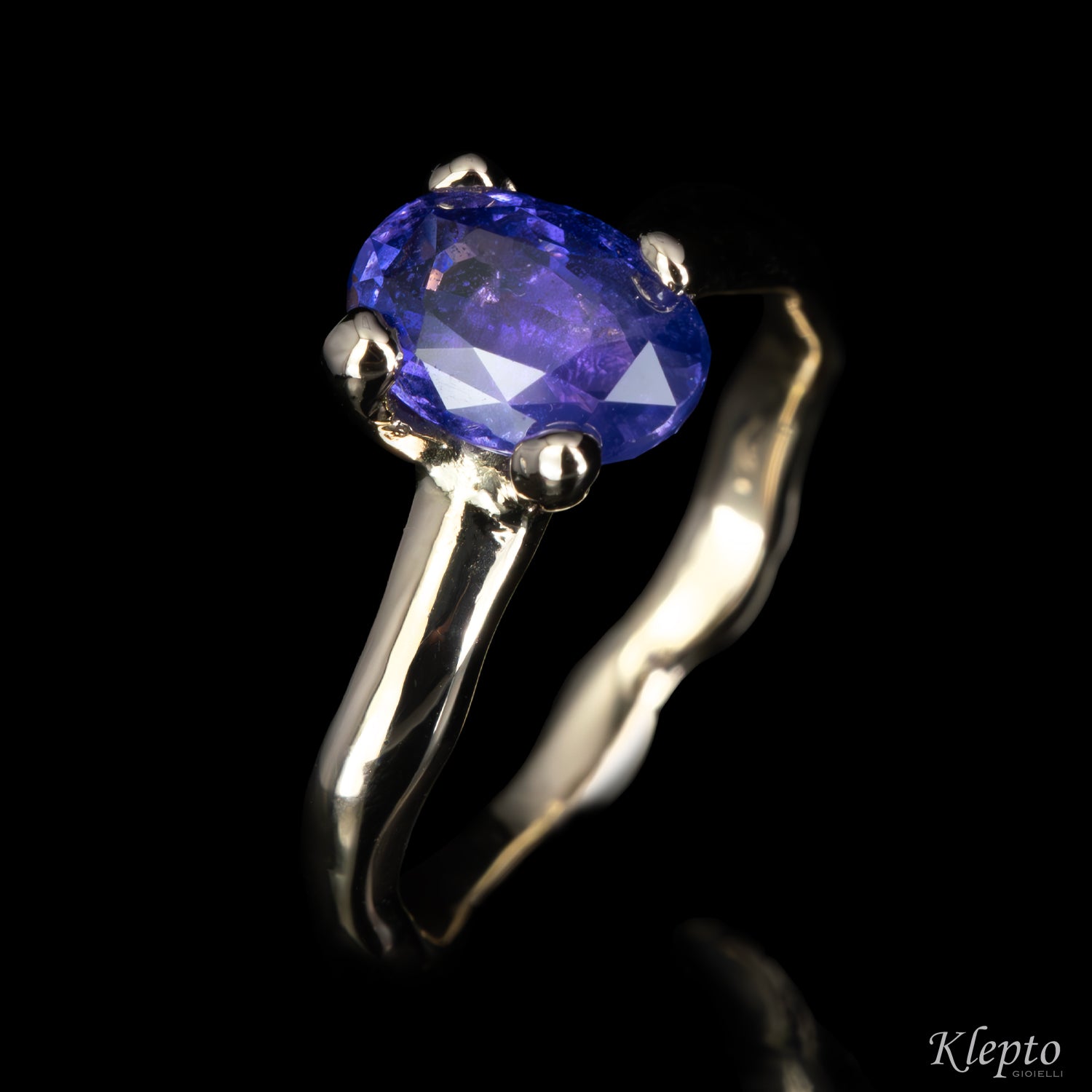 Natural white gold ring "Divenire" with blue sapphire
