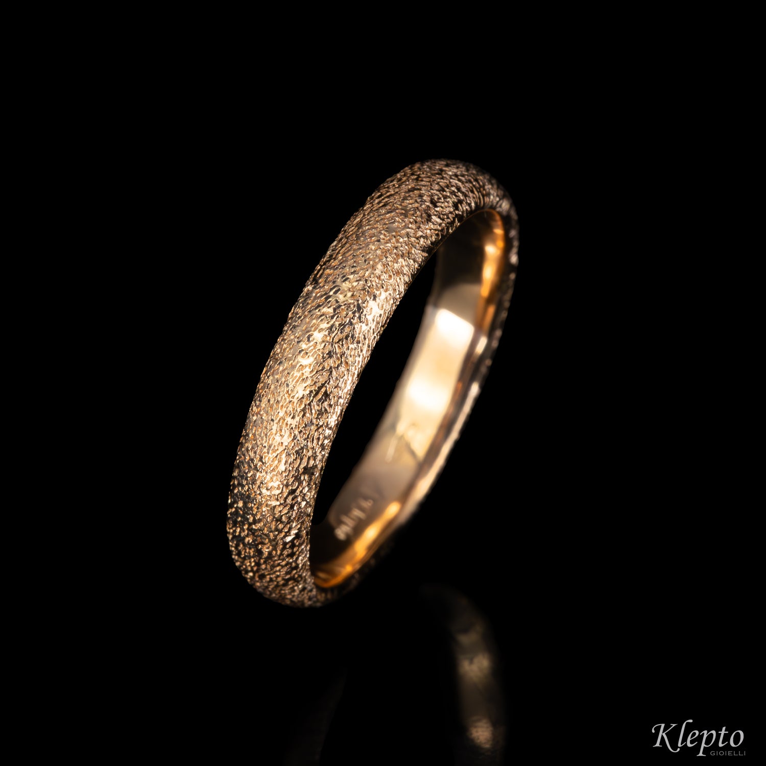 Frosty wedding band