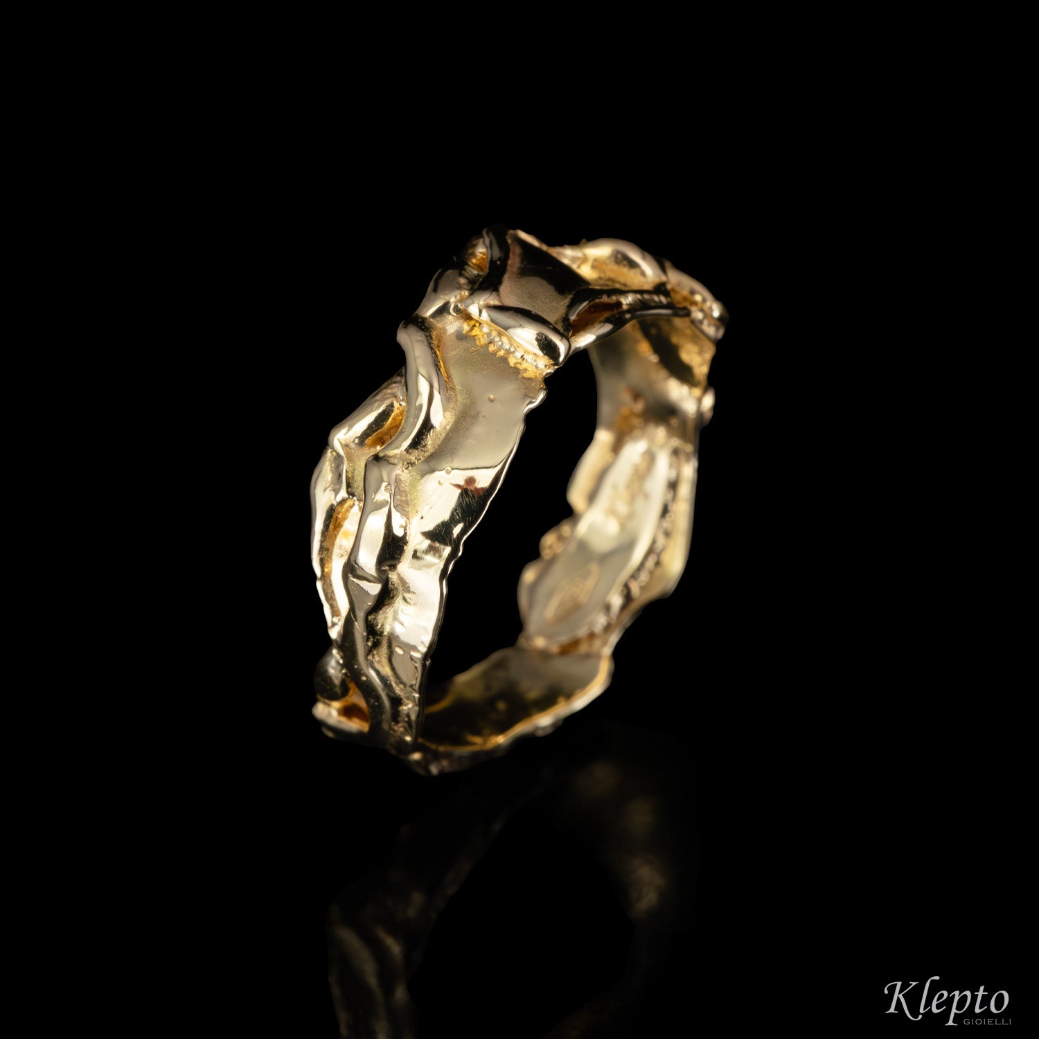 Flame-fused yellow gold ring