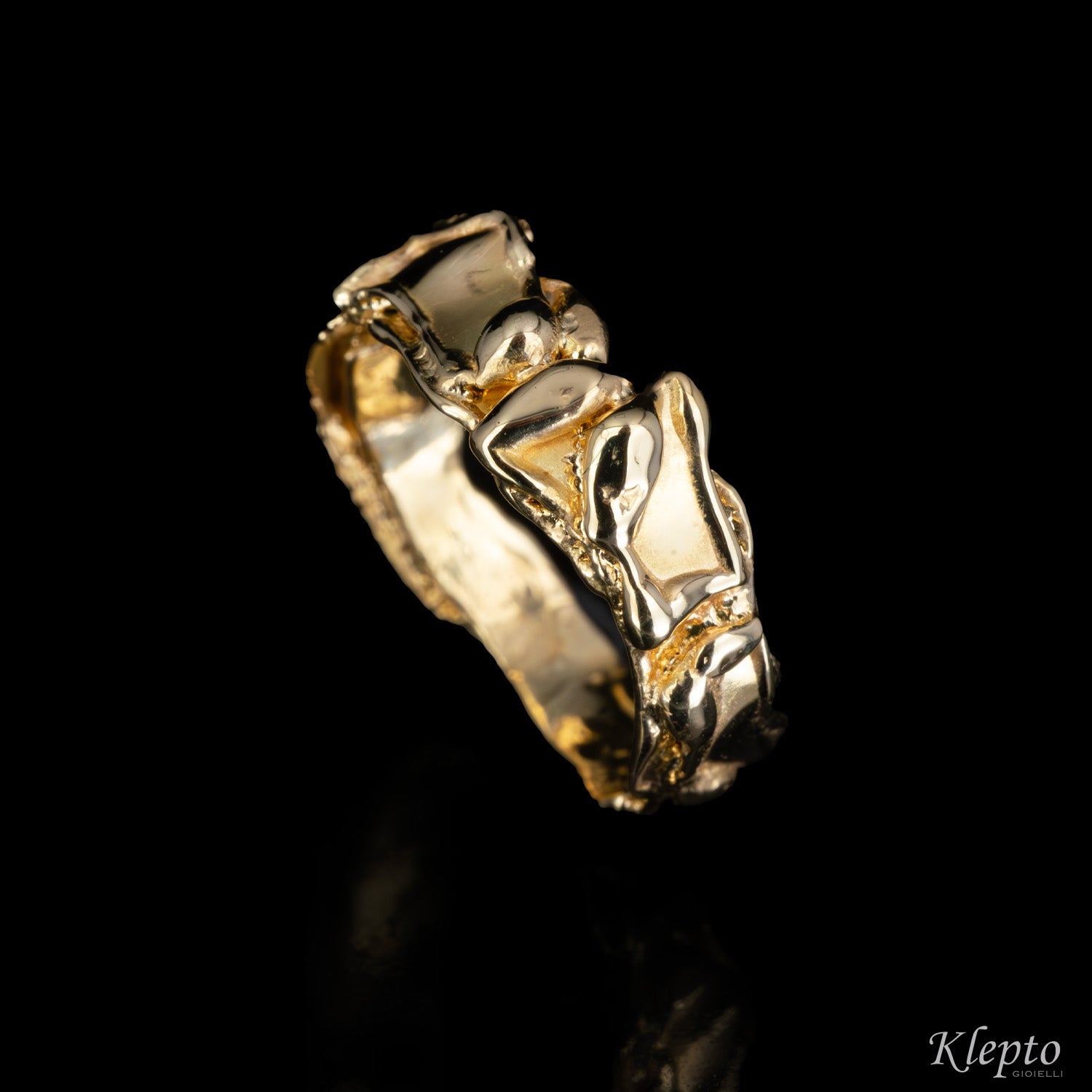 Flame-fused yellow gold ring