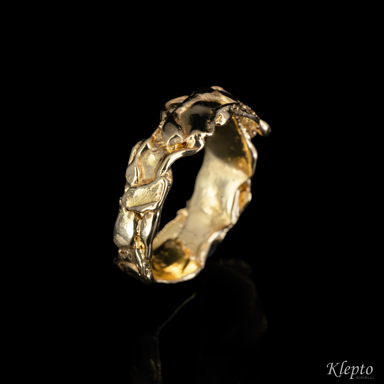 Flame-fused yellow gold ring