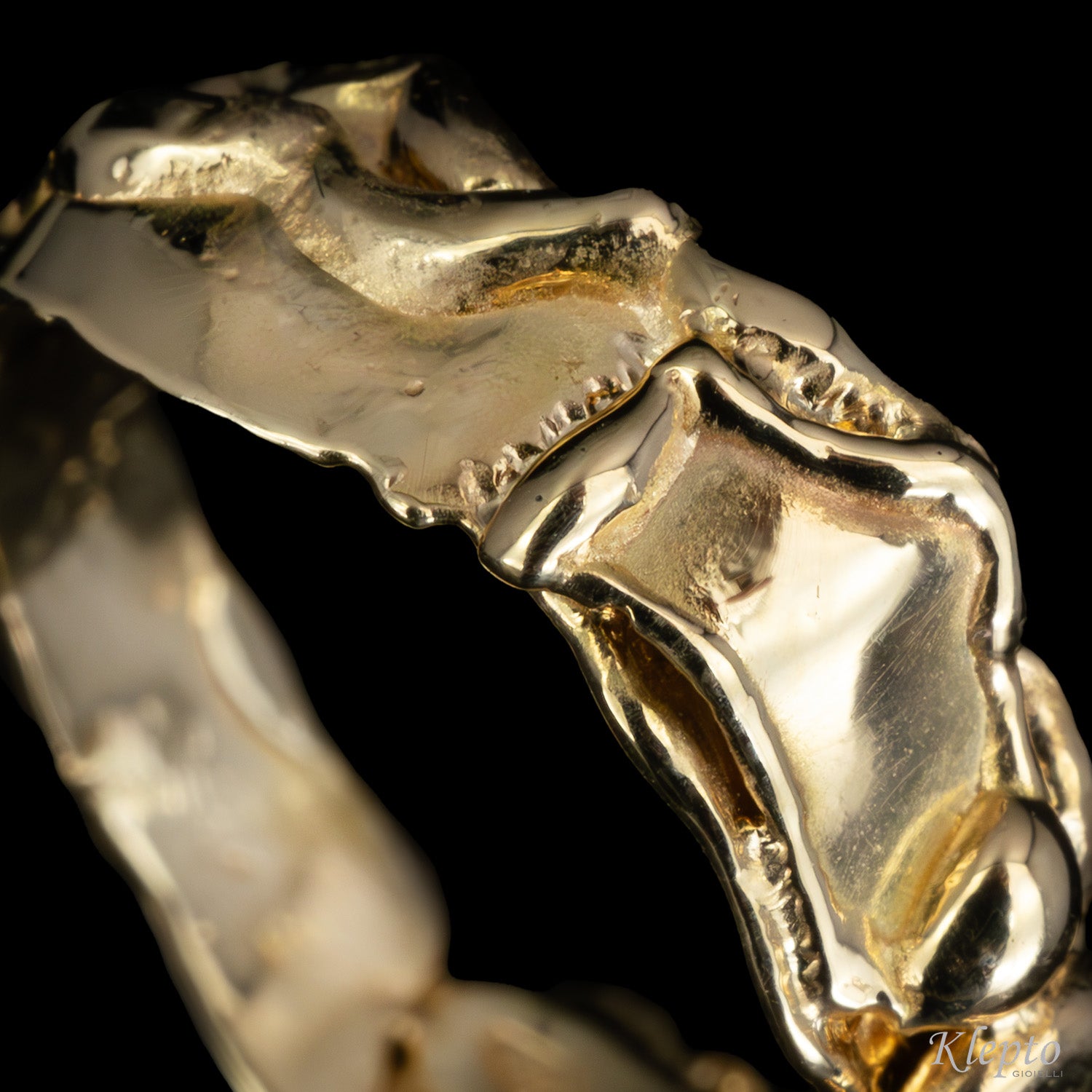 Flame-fused yellow gold ring