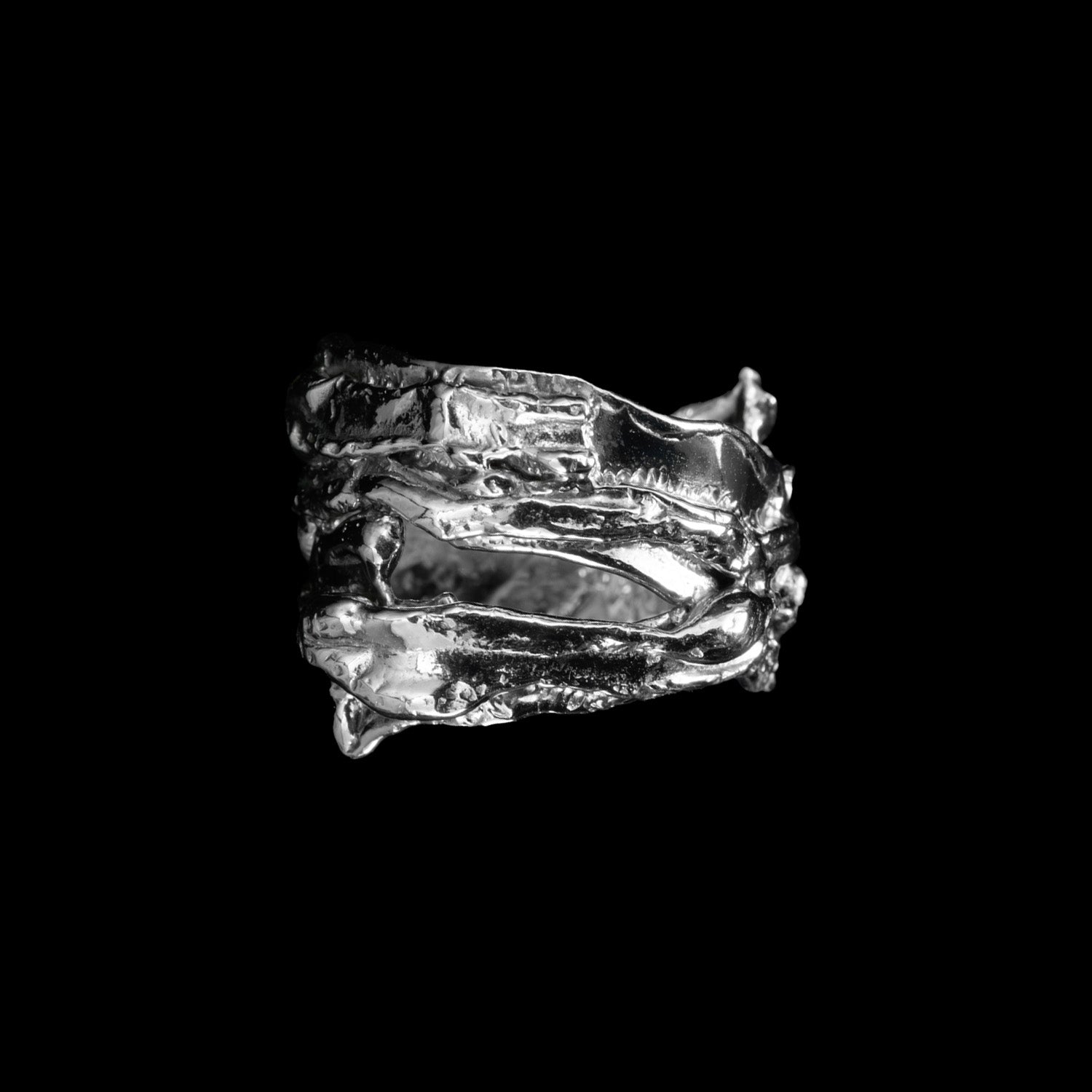 Ring in flame-fused Silnova® Silver