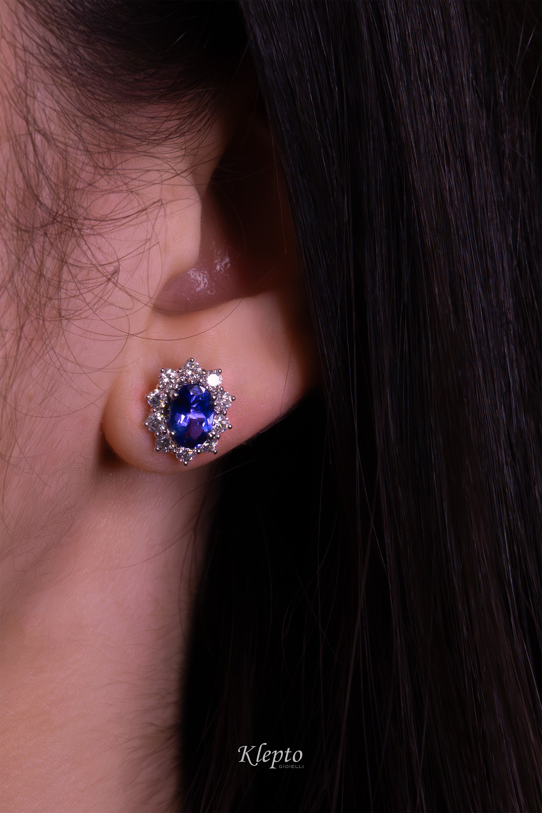 White gold lobe earrings with Tanzanites and Diamonds