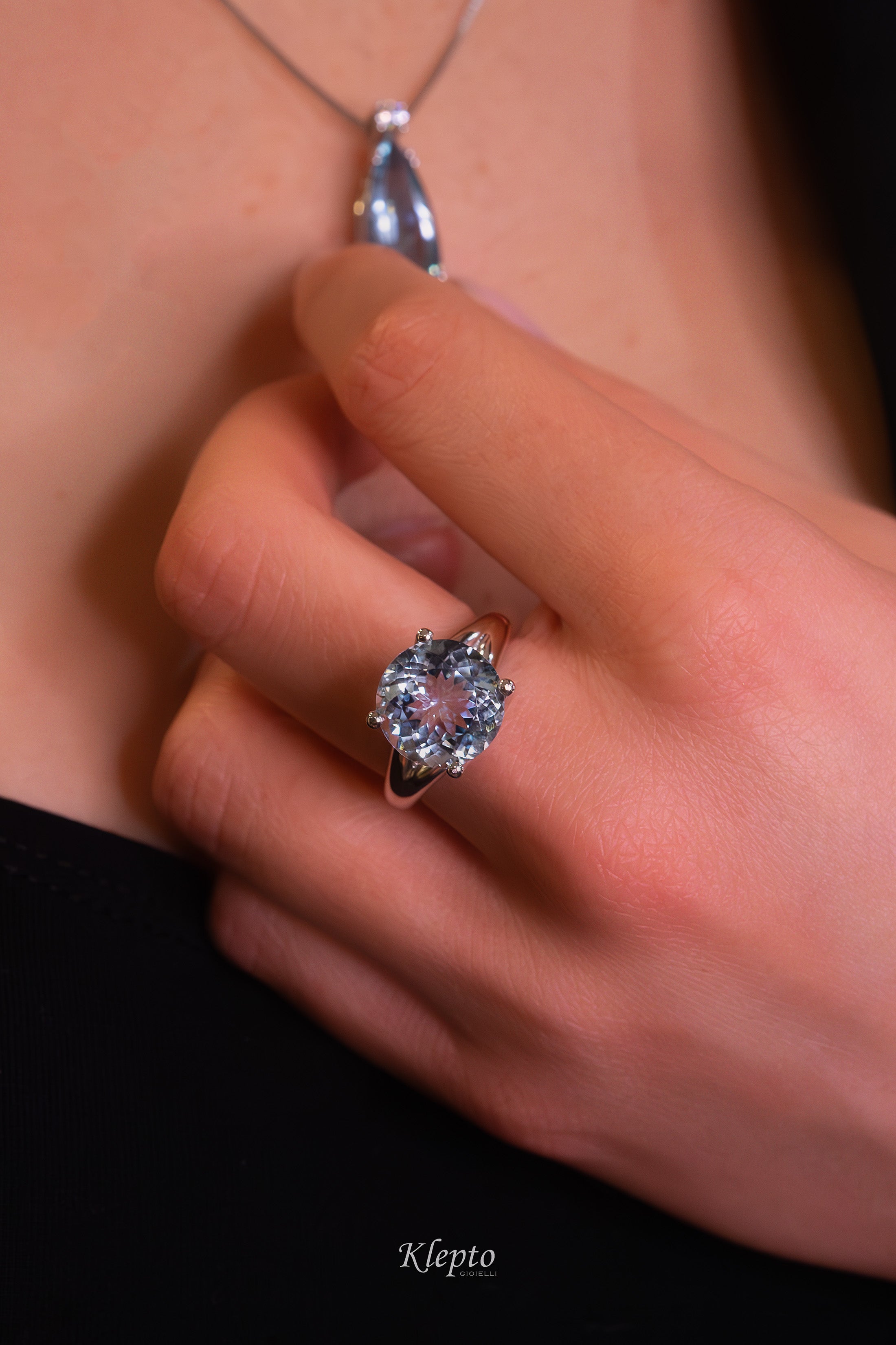 Classic ring by Klepto in white gold with Aquamarine