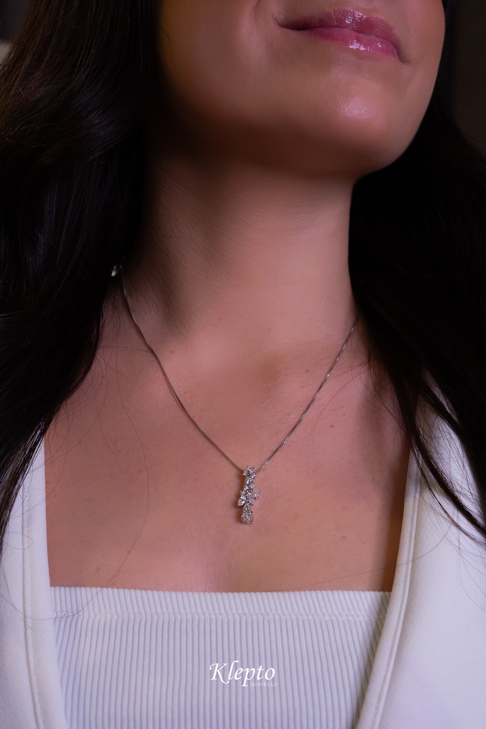 White gold pendant with diamonds