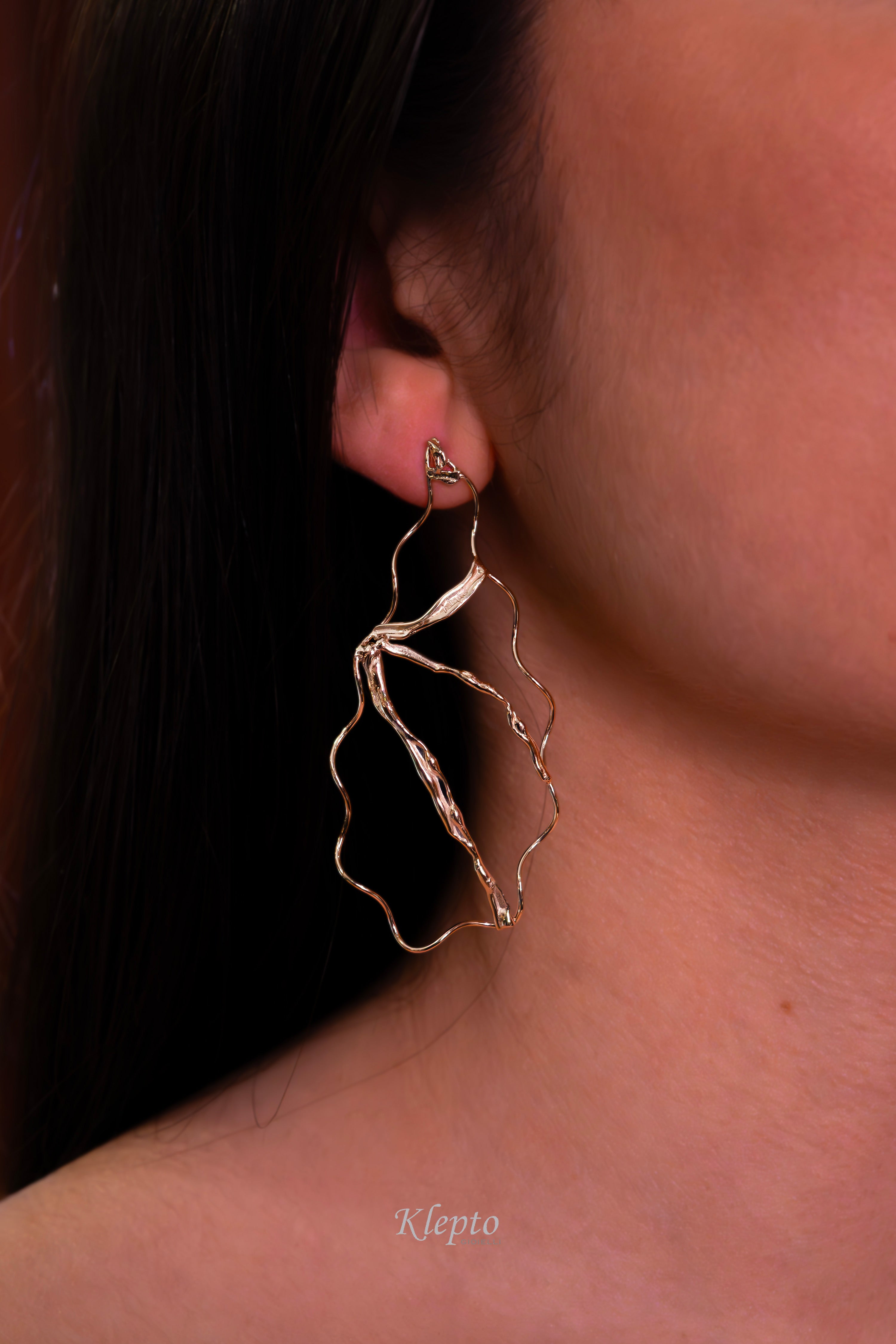 Natural white gold earrings