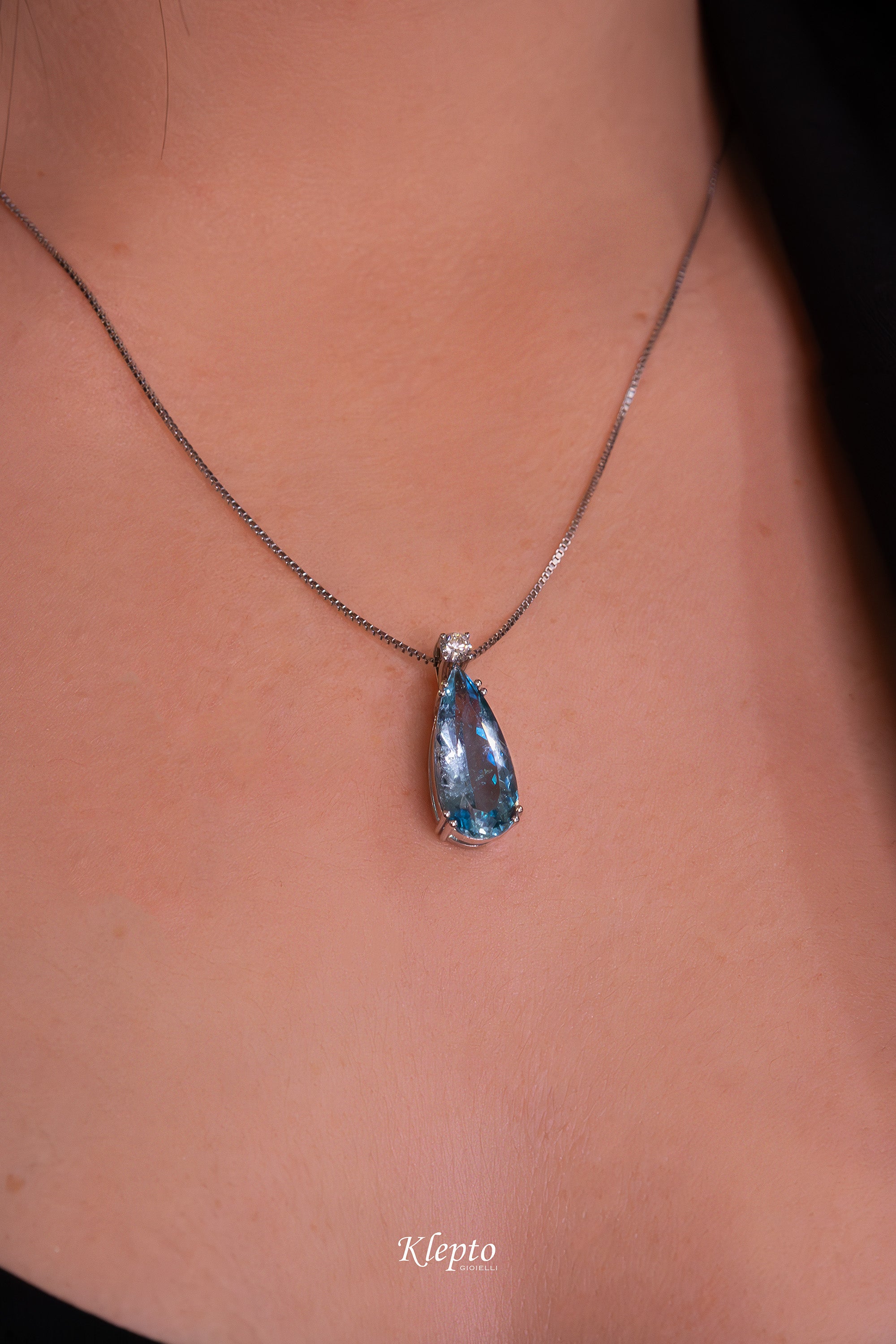 White gold pendant with Aquamarine and Diamond