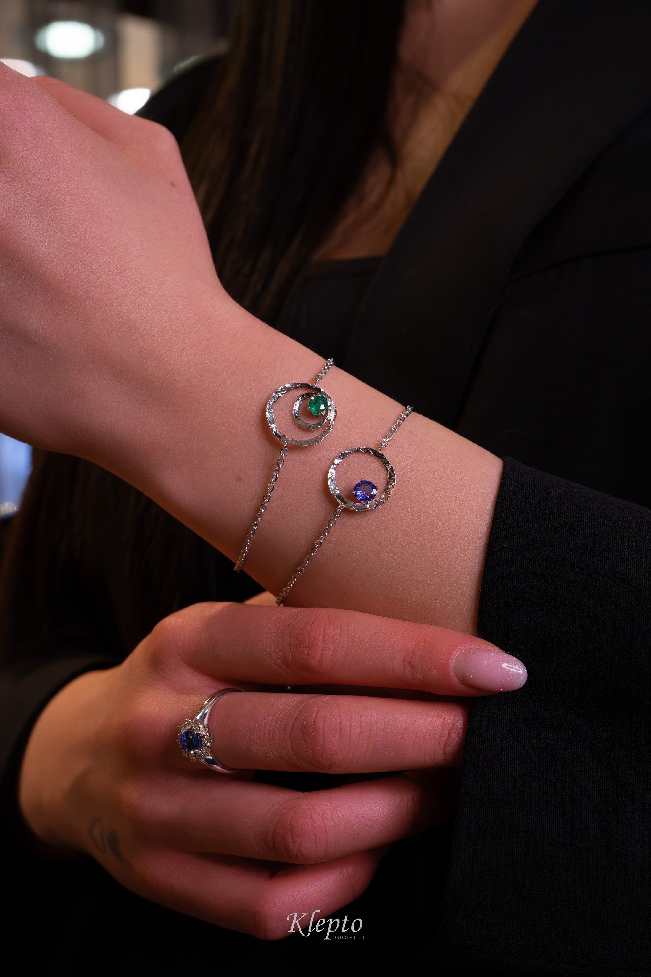 "Pulsar" white gold bracelet with Emerald