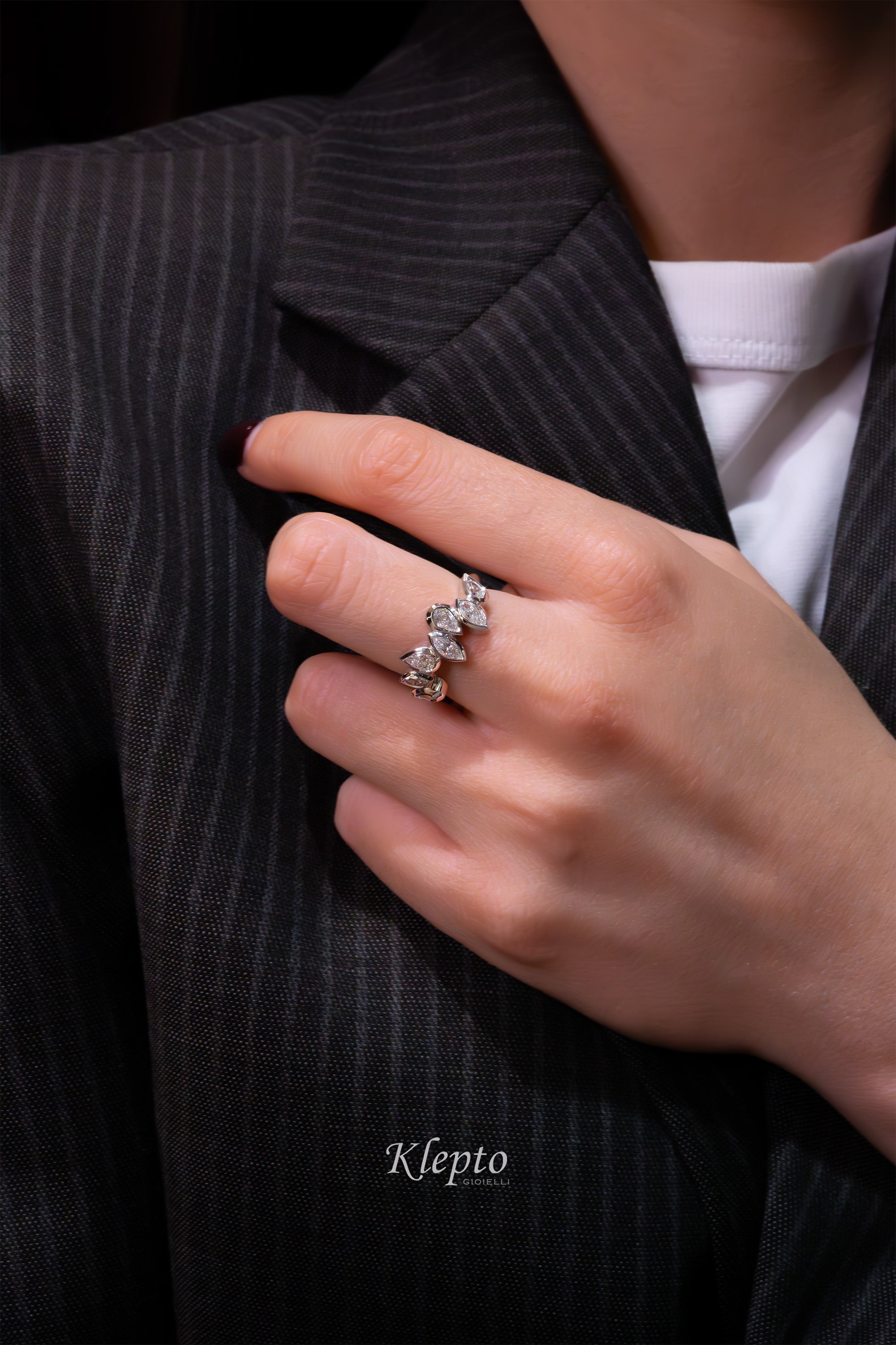 Classic ring by Klepto in white gold and diamonds
