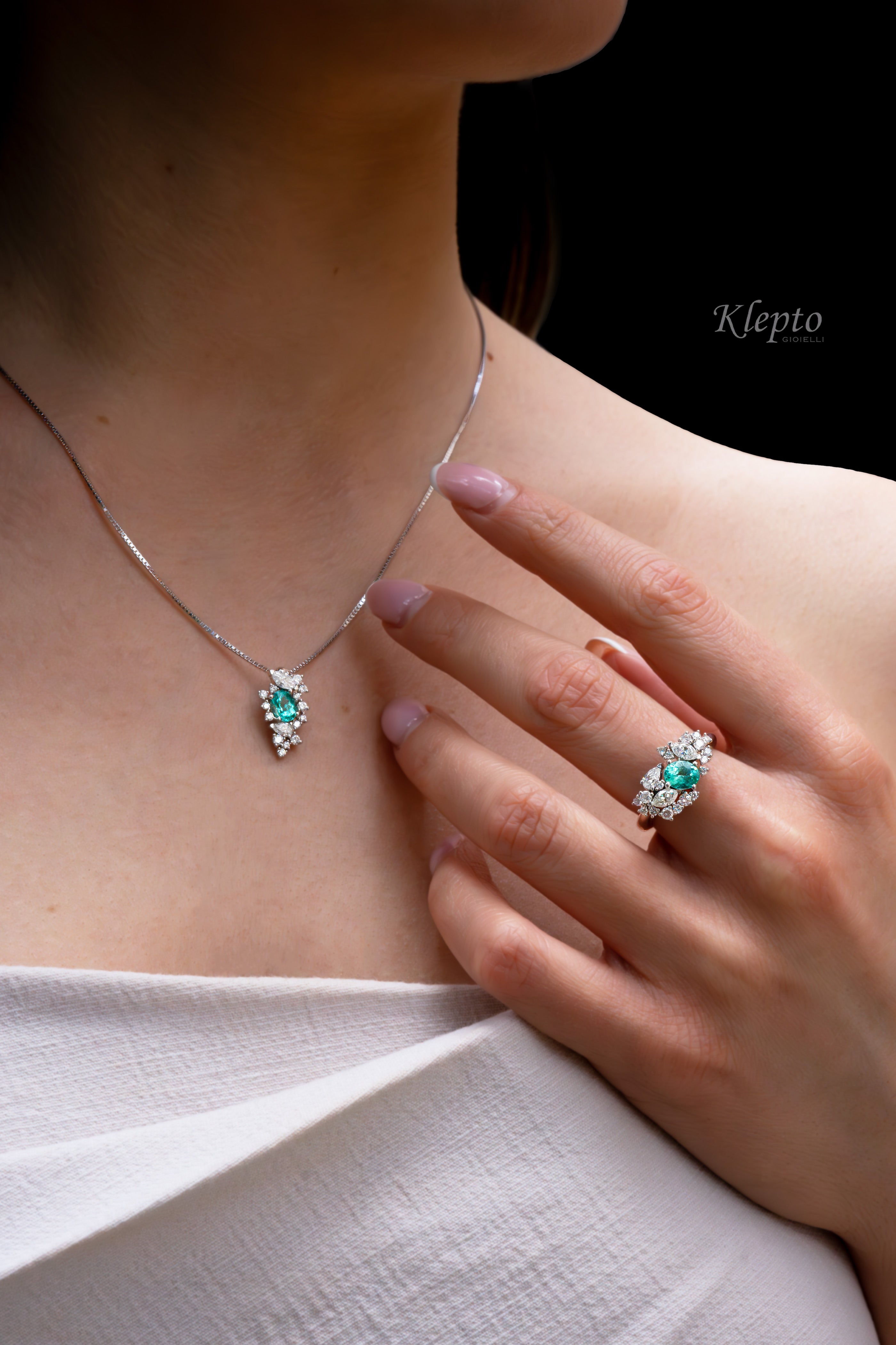 White gold pendant with Paraiba Tourmaline and Diamonds