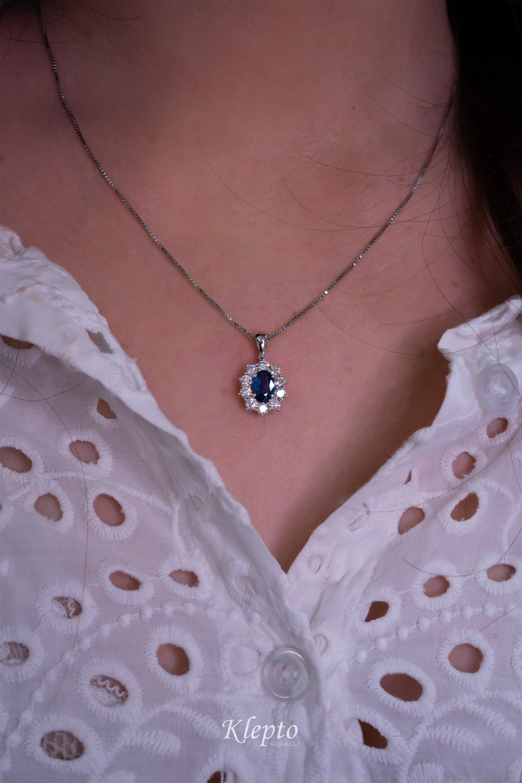White gold pendant with Sapphire and diamond surround