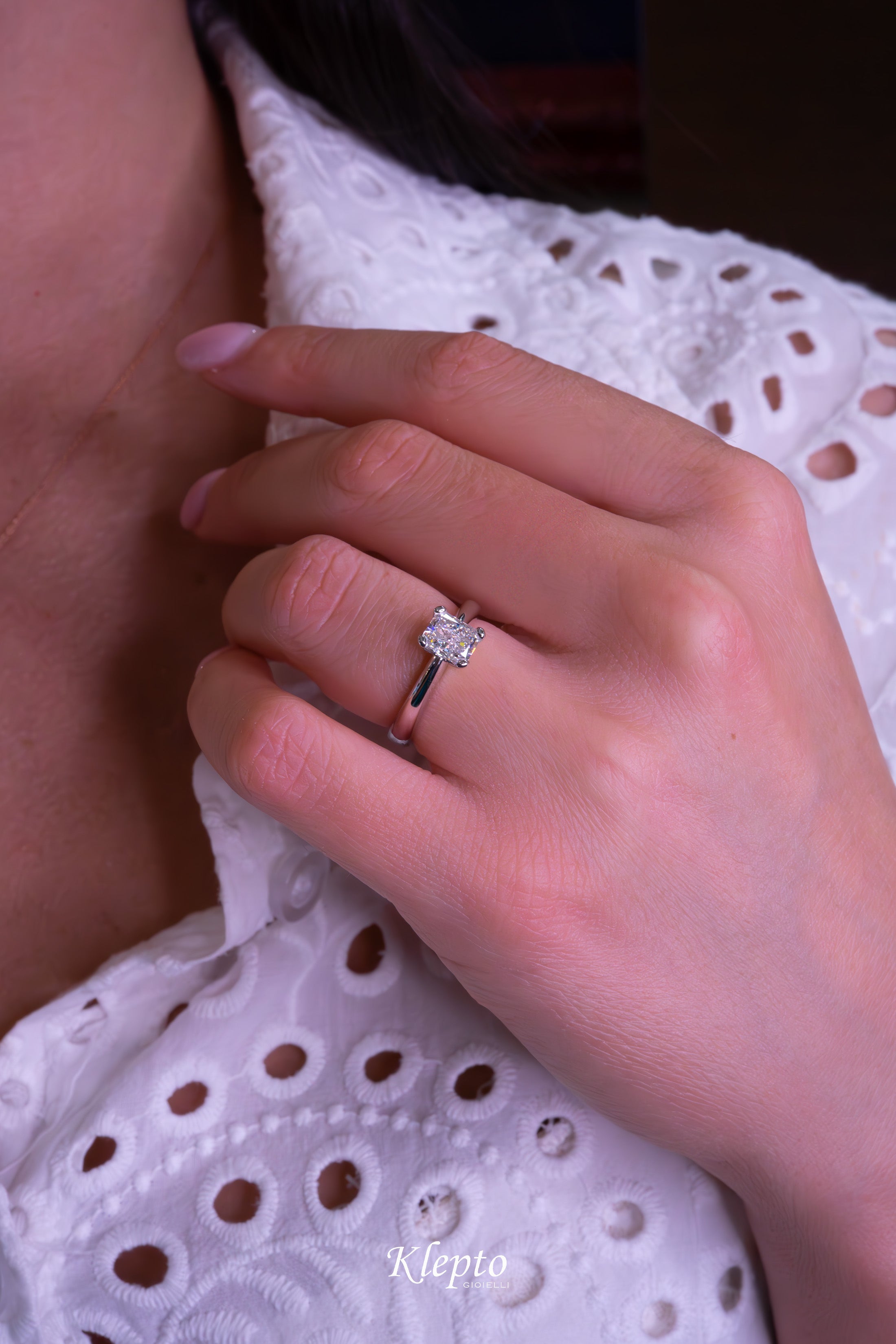 White gold solitaire with Radiant Diamond