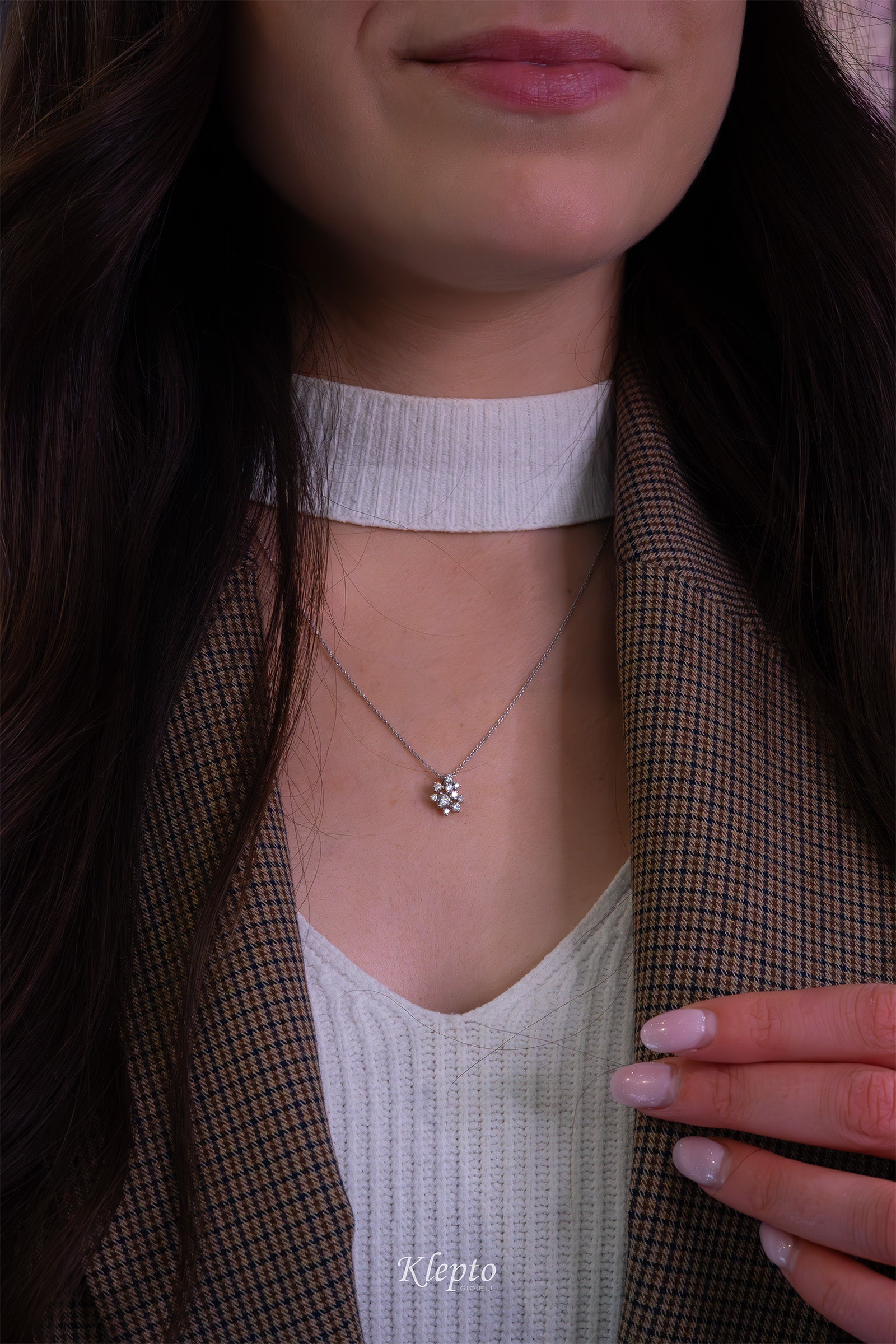 White gold pendant with diamonds