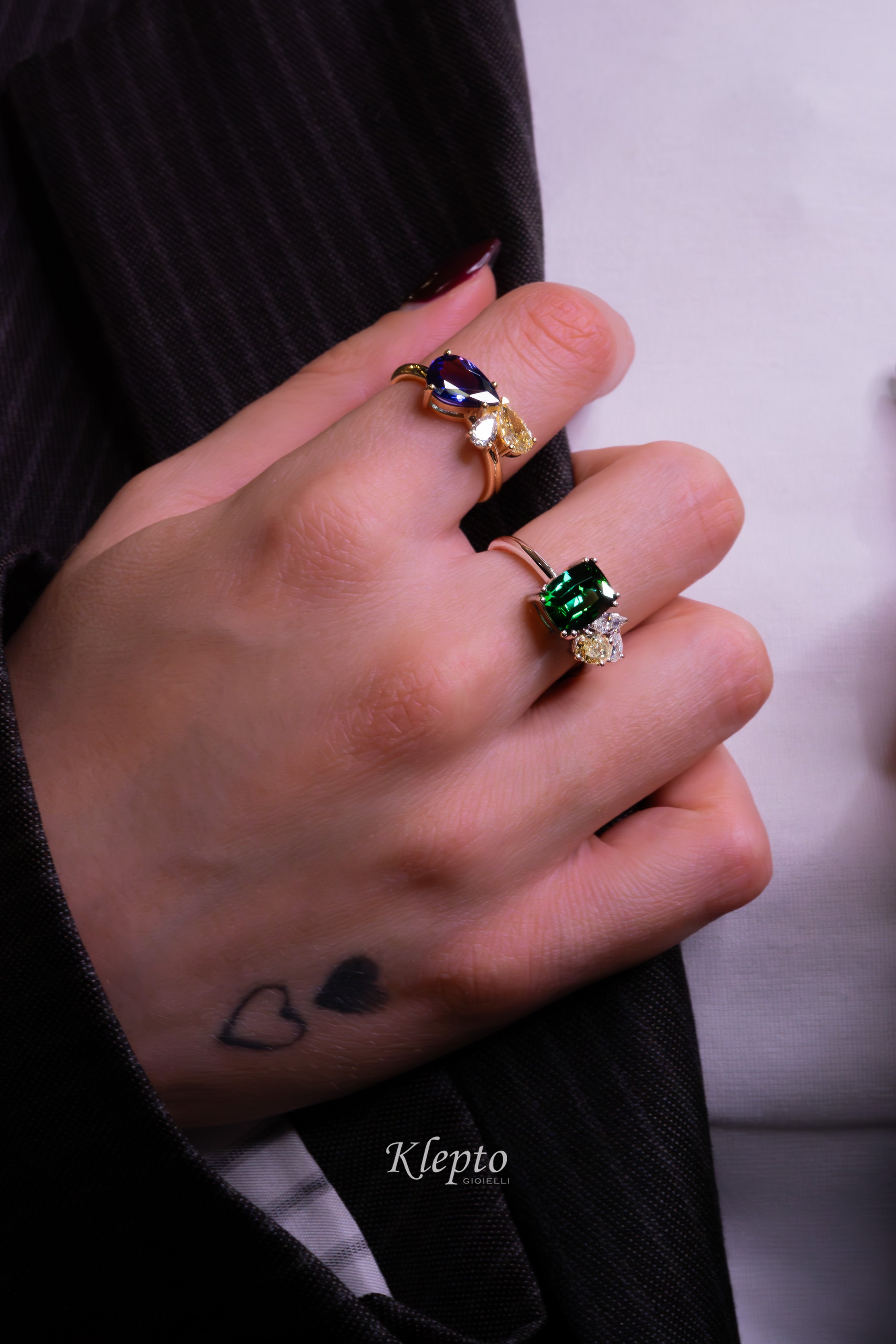 Classic ring by Klepto in white gold with green tourmaline and diamonds