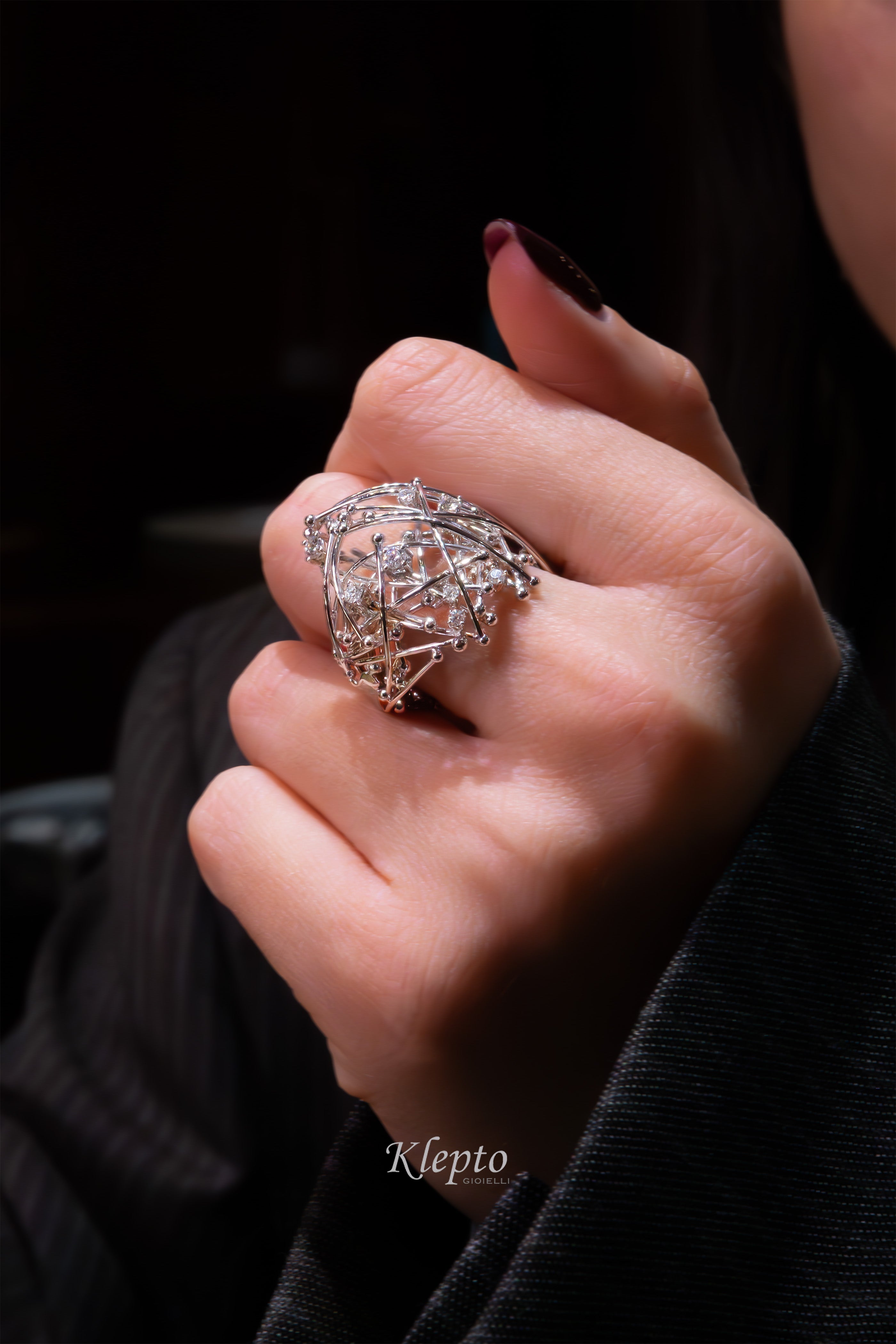 "Scintilla" white gold ring with diamonds