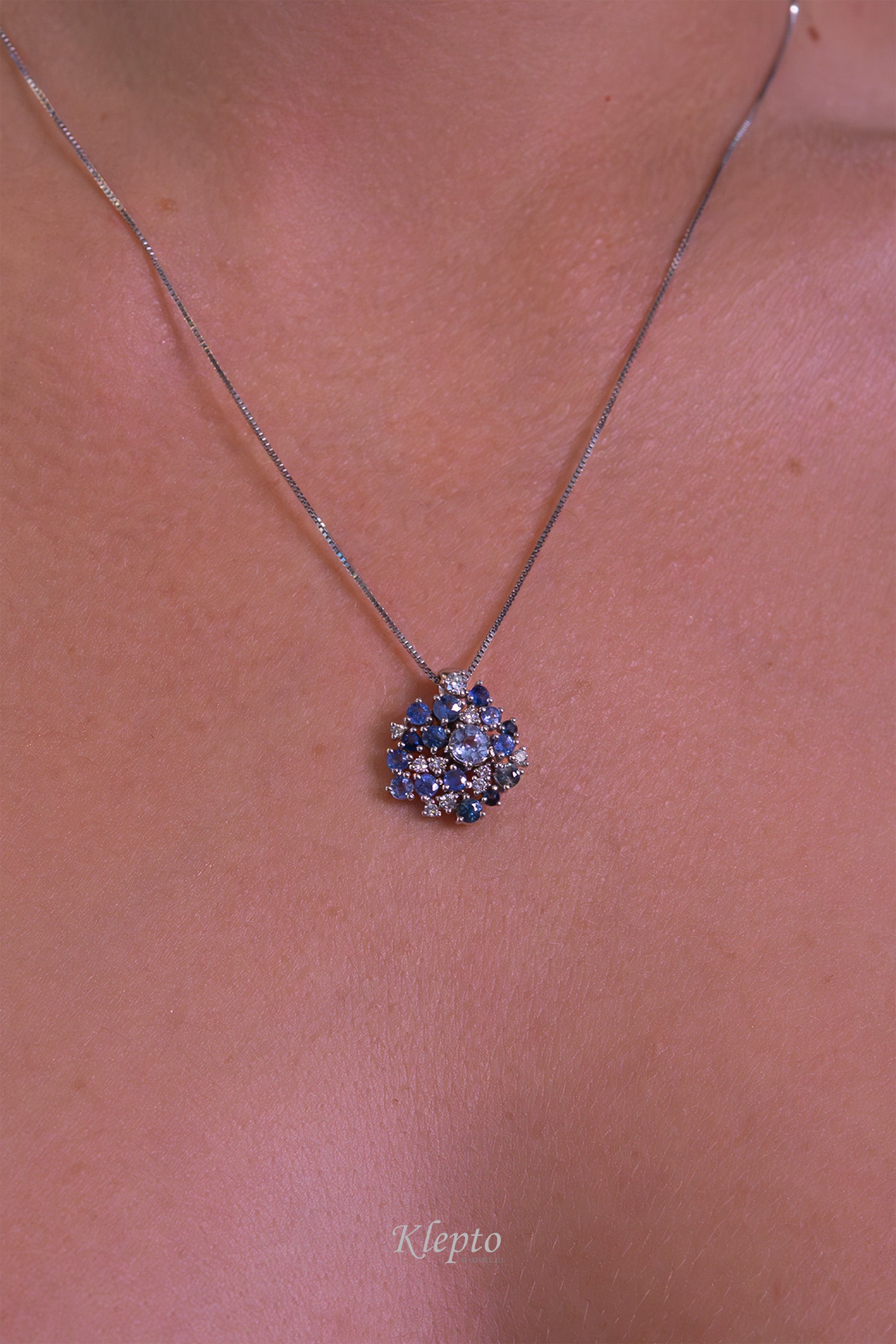 White gold pendant with blue Sapphires and Diamonds