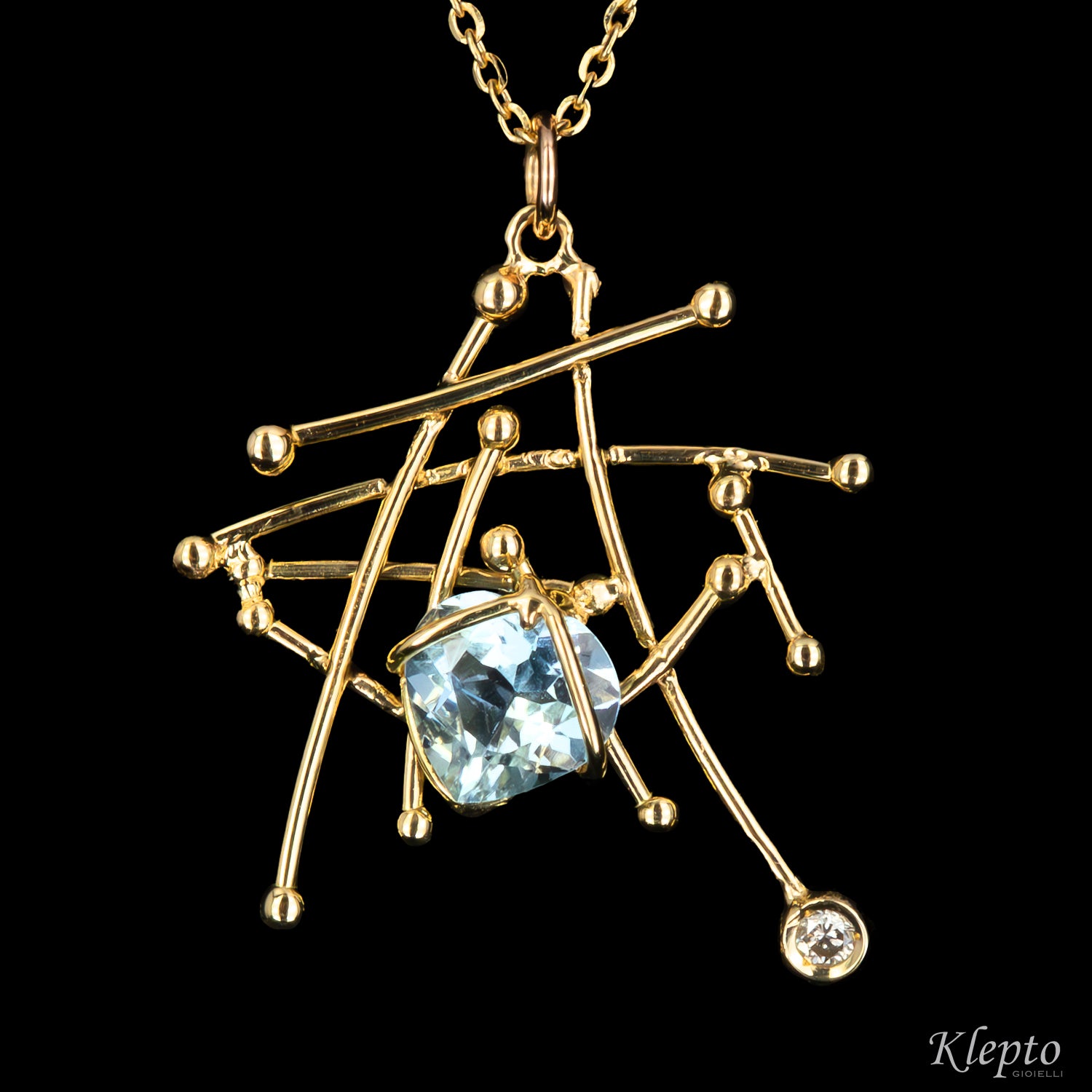 Yellow gold pendant "IntriKo" with Aquamarine and Diamond