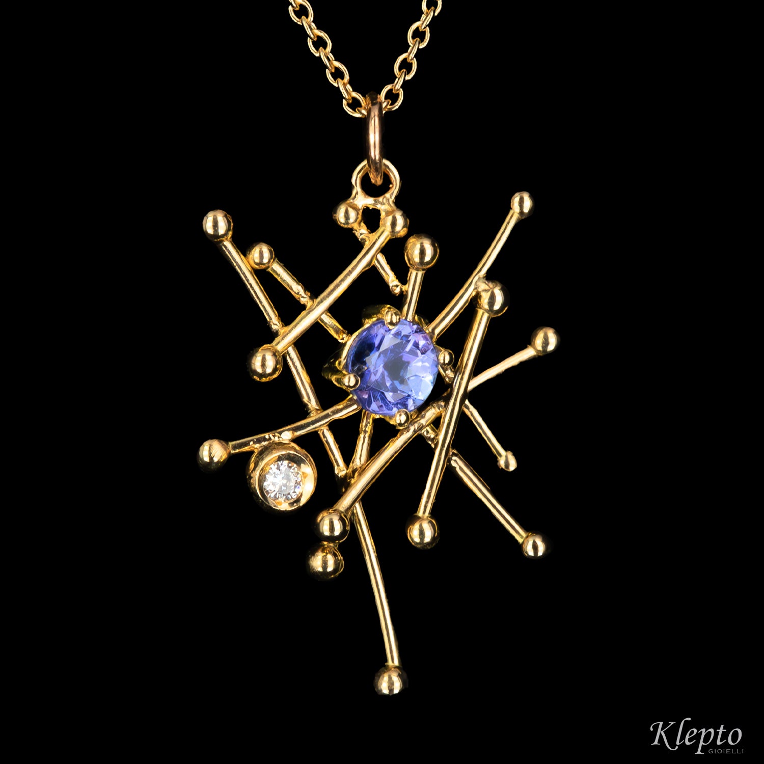 Yellow gold pendant "IntriKo" with Tanzanite and Diamond